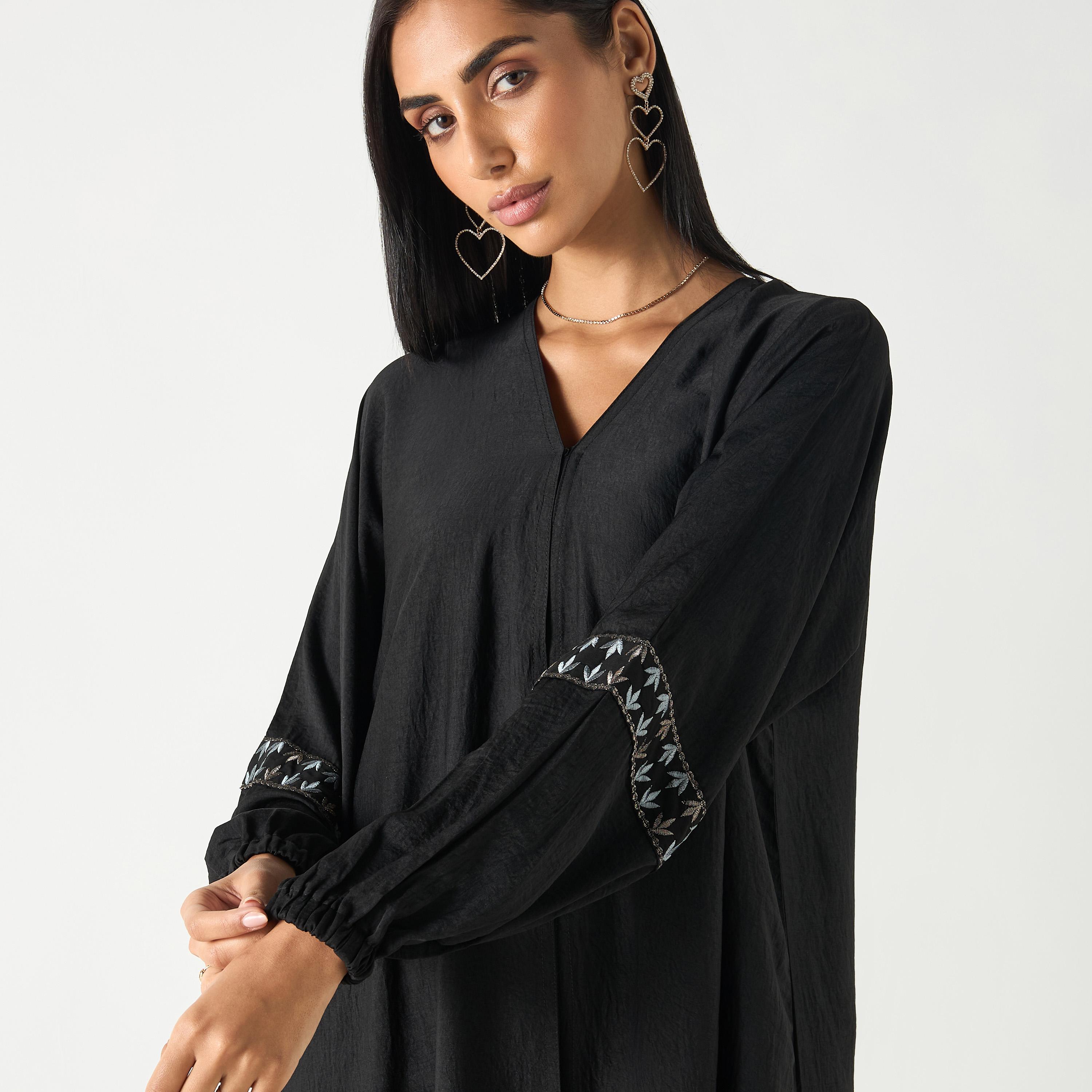 عباية مطرزة بياقة V وحجاب من هدية المدينة-women-arabicclothing-abayas-image-3