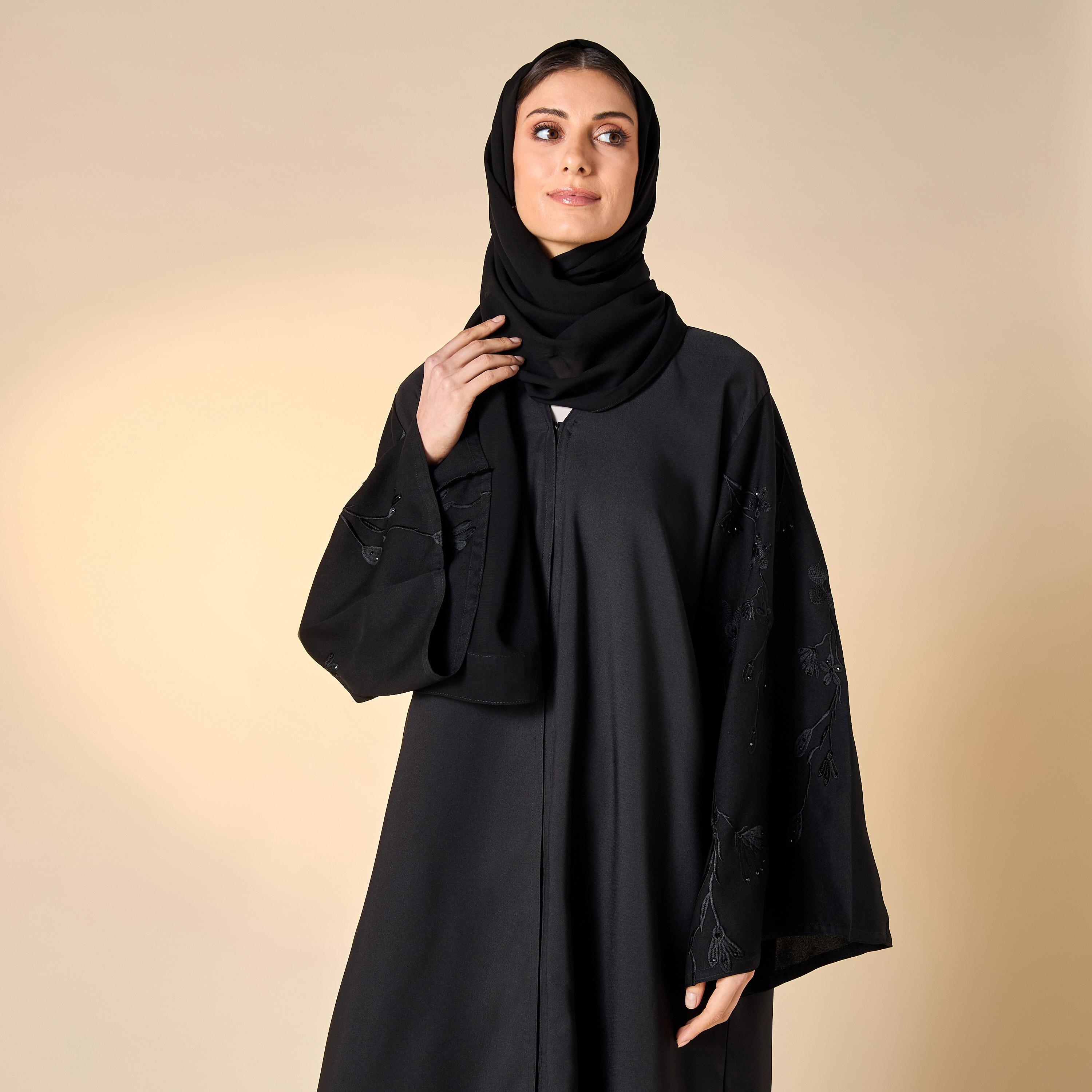 عباية مطرّزة بياقة V مع حجاب من هدية المدينة-women-arabicclothing-abayas-image-2