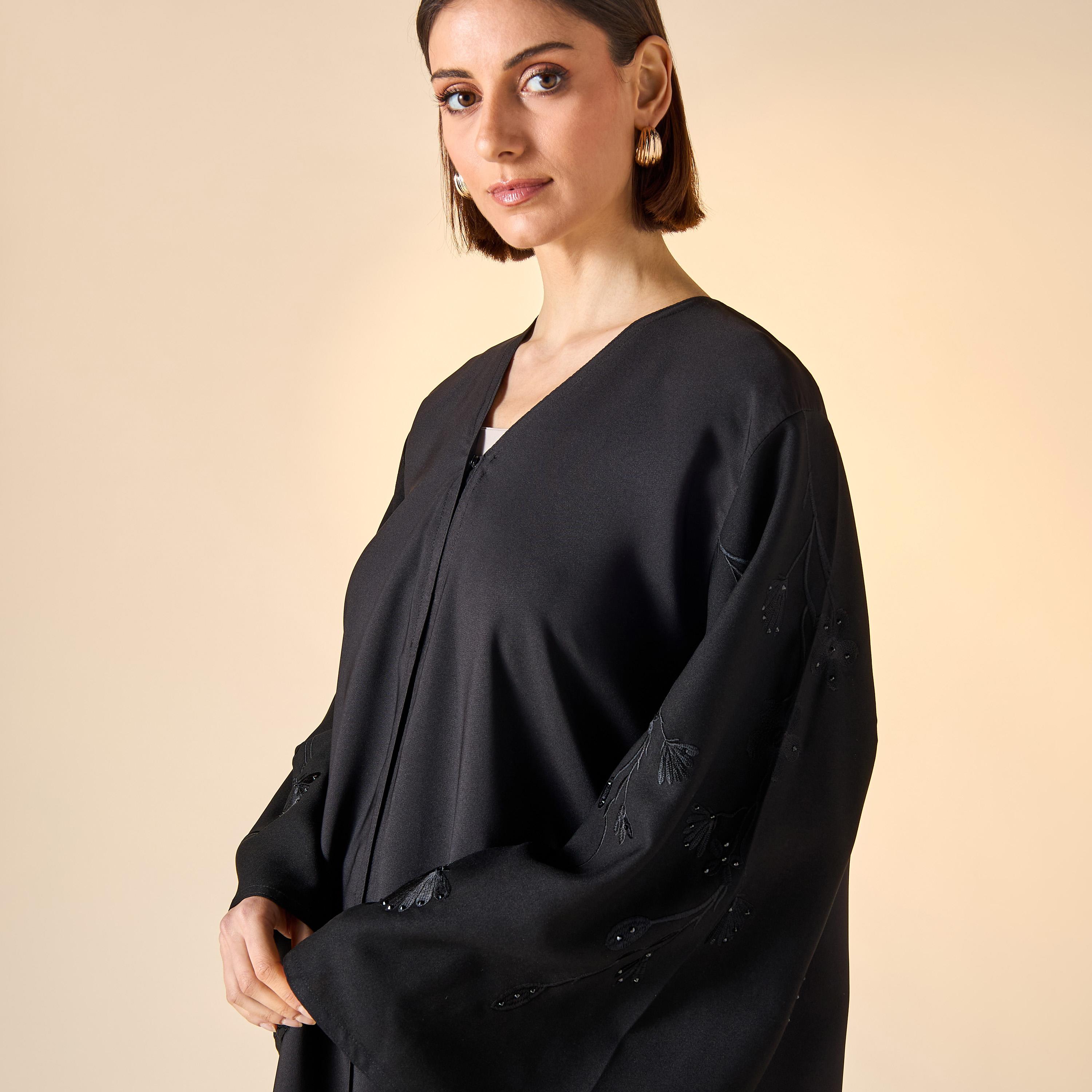 عباية مطرّزة بياقة V مع حجاب من هدية المدينة-women-arabicclothing-abayas-image-3