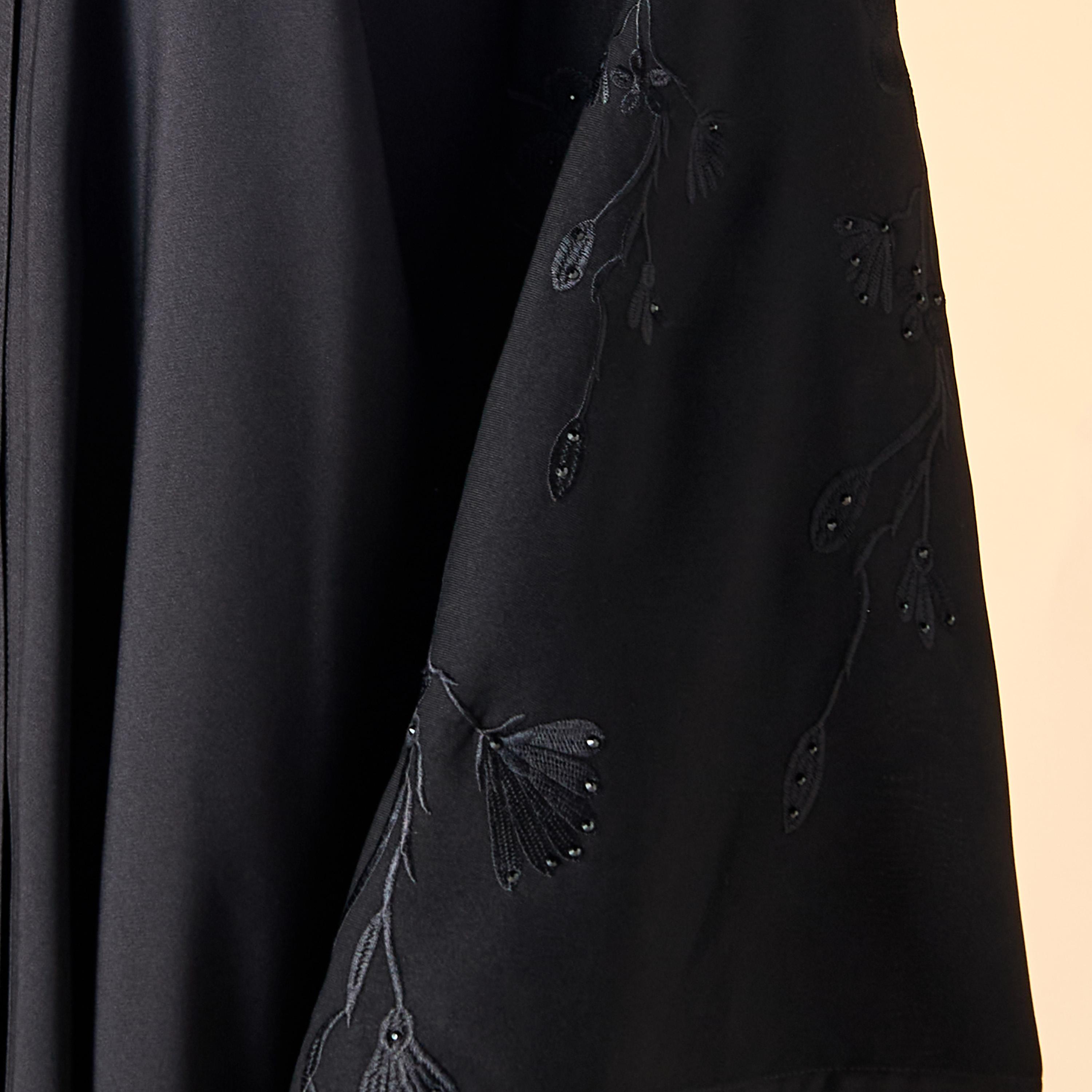 عباية مطرّزة بياقة V مع حجاب من هدية المدينة-women-arabicclothing-abayas-image-6