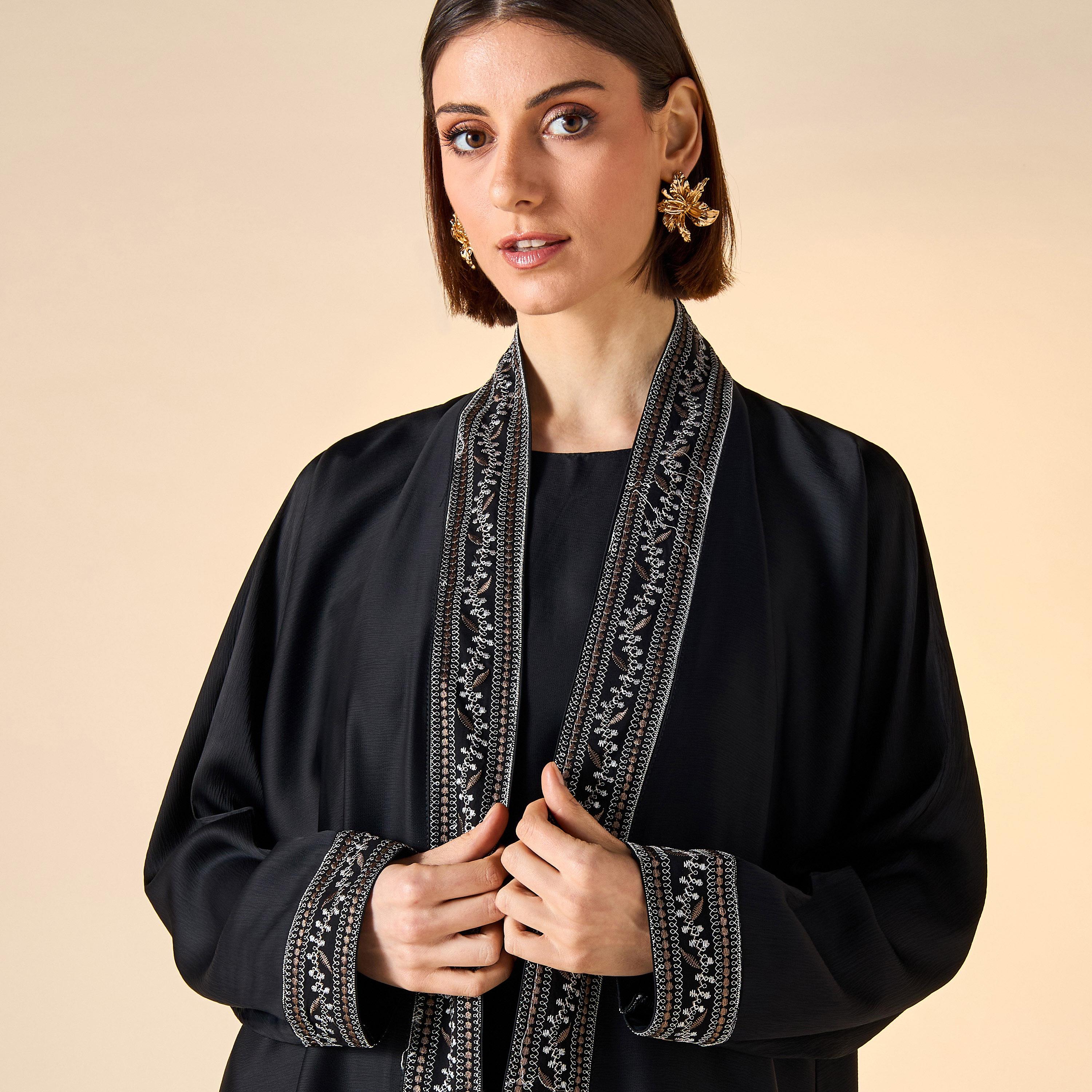 عباية مطرّزة مع حجاب من حديث المدينة-women-arabicclothing-abayas-image-3
