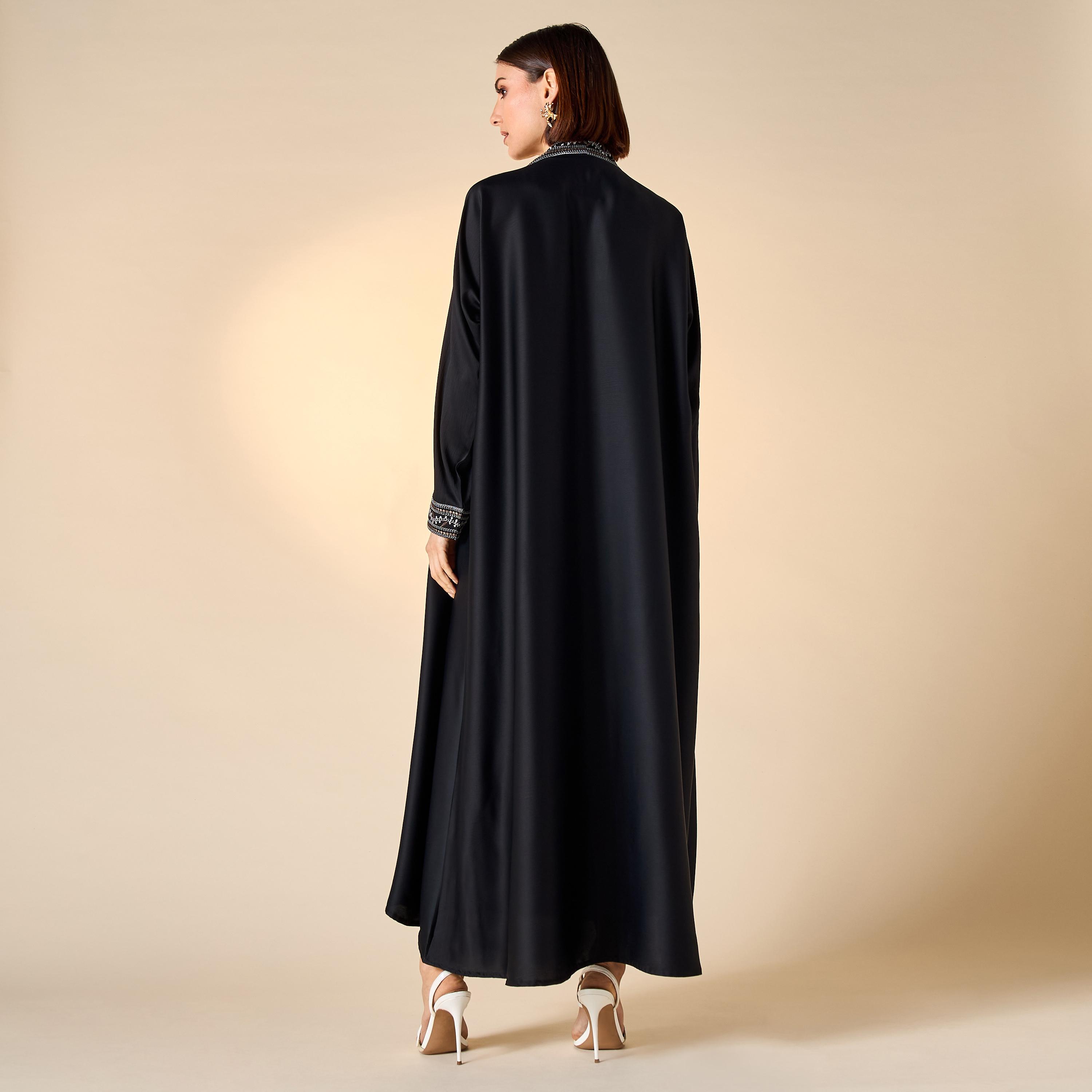 عباية مطرّزة مع حجاب من حديث المدينة-women-arabicclothing-abayas-image-5