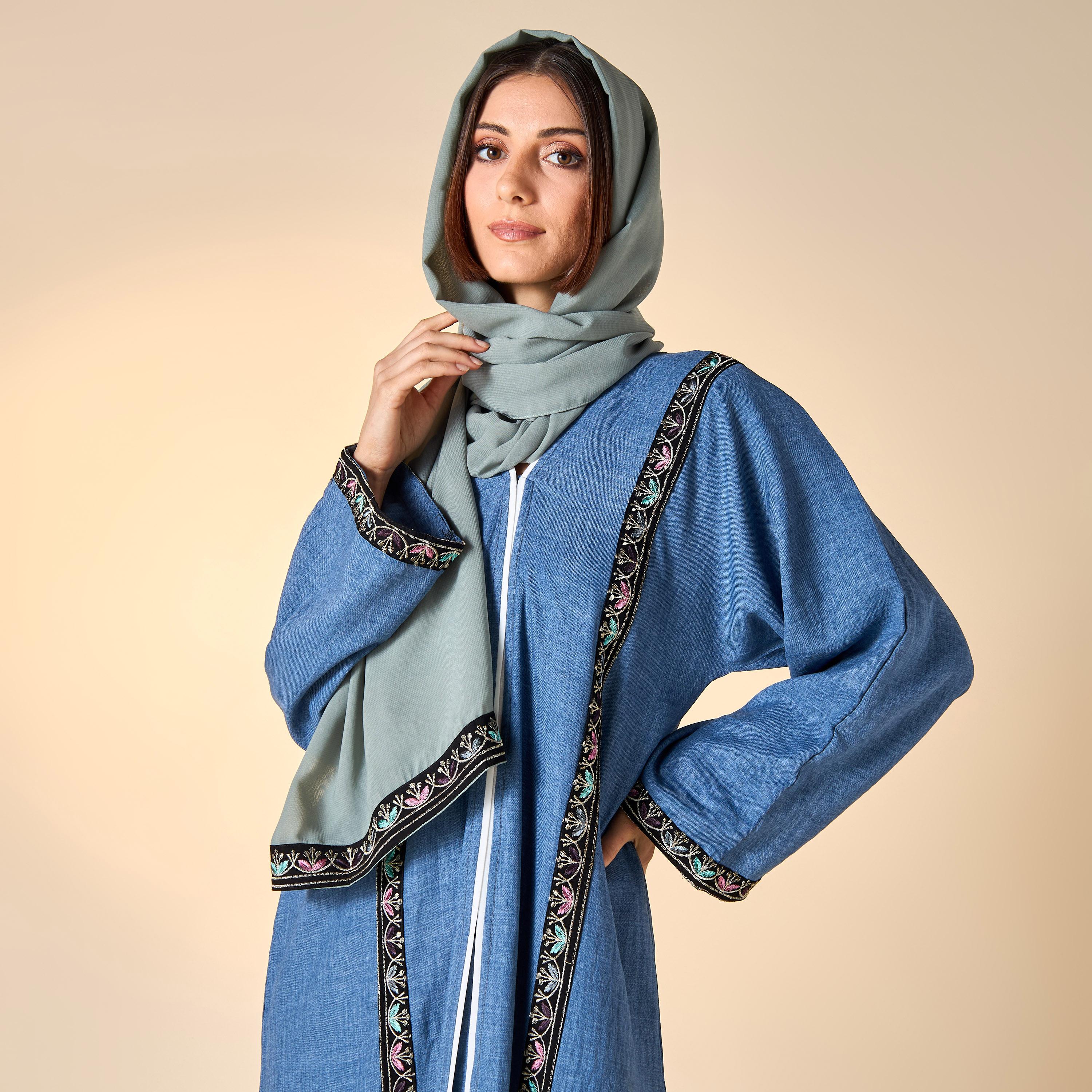 عباية مطرّزة مع حجاب من حديث المدينة-women-arabicclothing-abayas-image-2