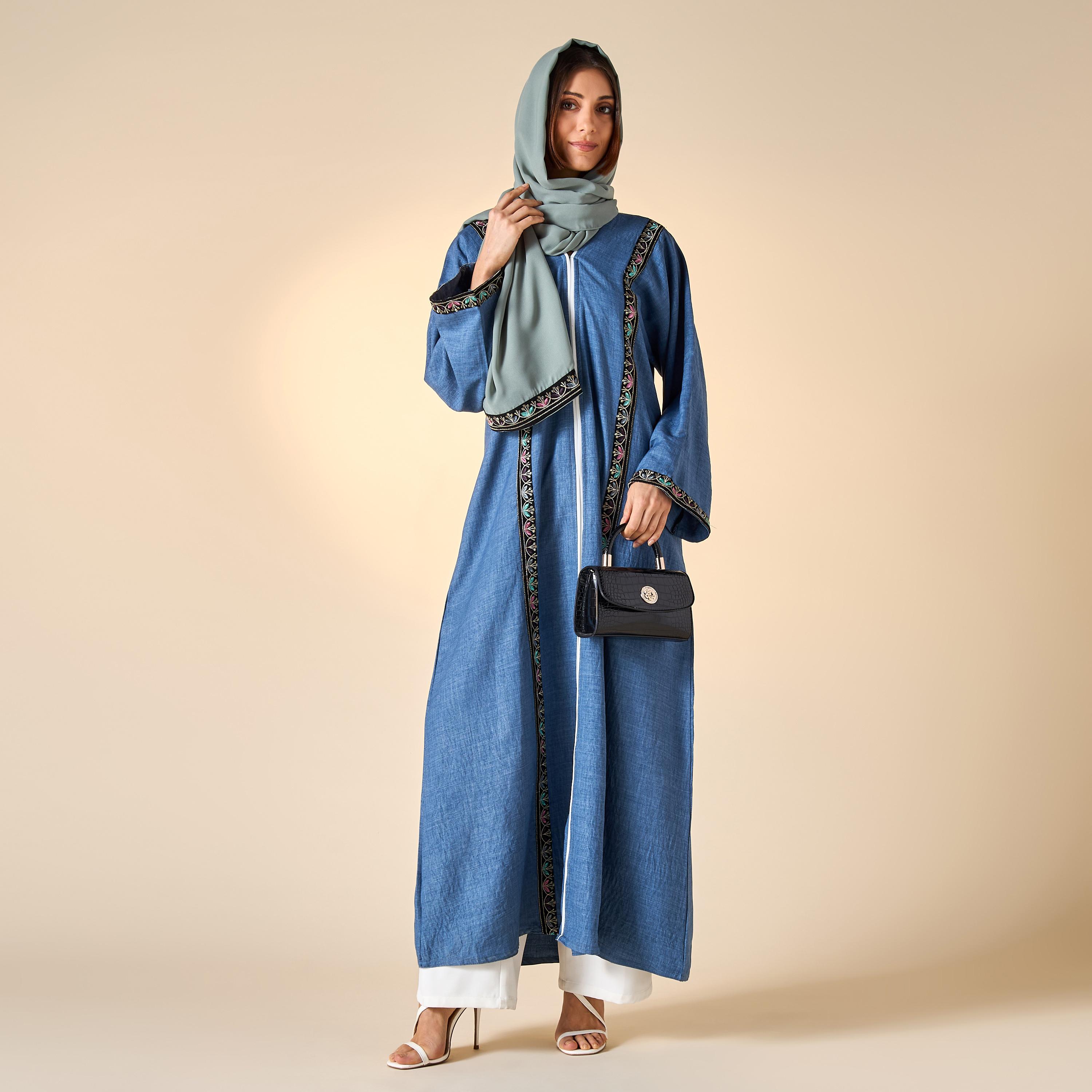عباية مطرّزة مع حجاب من حديث المدينة-women-arabicclothing-abayas-image-4