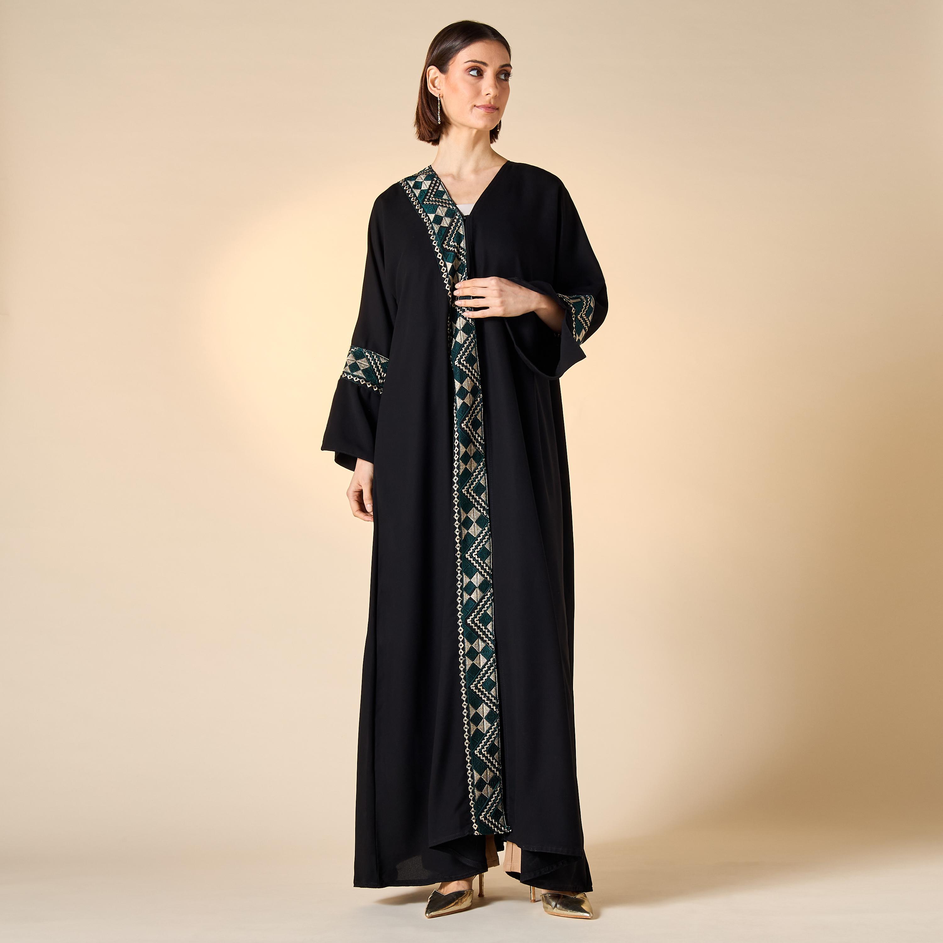 عباية مطرّزة بياقة V مع حجاب من حديث المدينة-women-arabicclothing-abayas-image-1