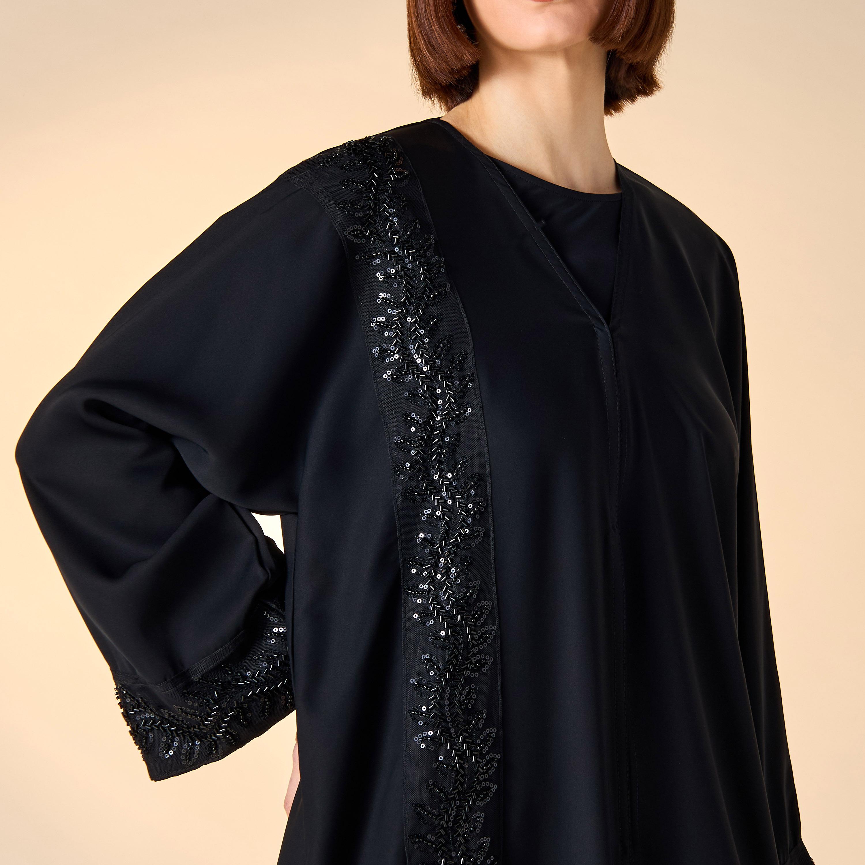 عباية بياقة V وزينة ترتر مع حجاب من حديث المدينة-women-arabicclothing-abayas-image-3