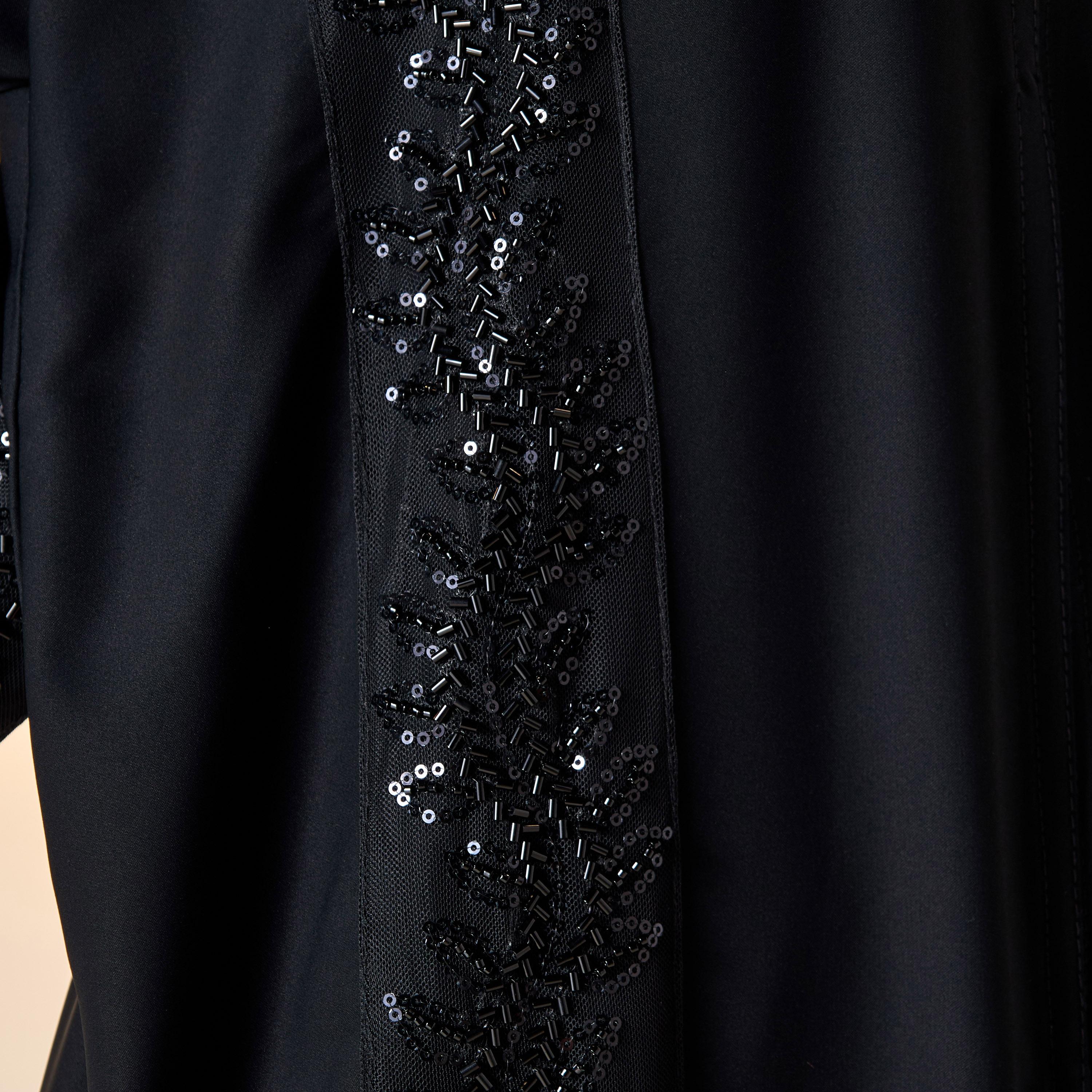 عباية بياقة V وزينة ترتر مع حجاب من حديث المدينة-women-arabicclothing-abayas-image-6