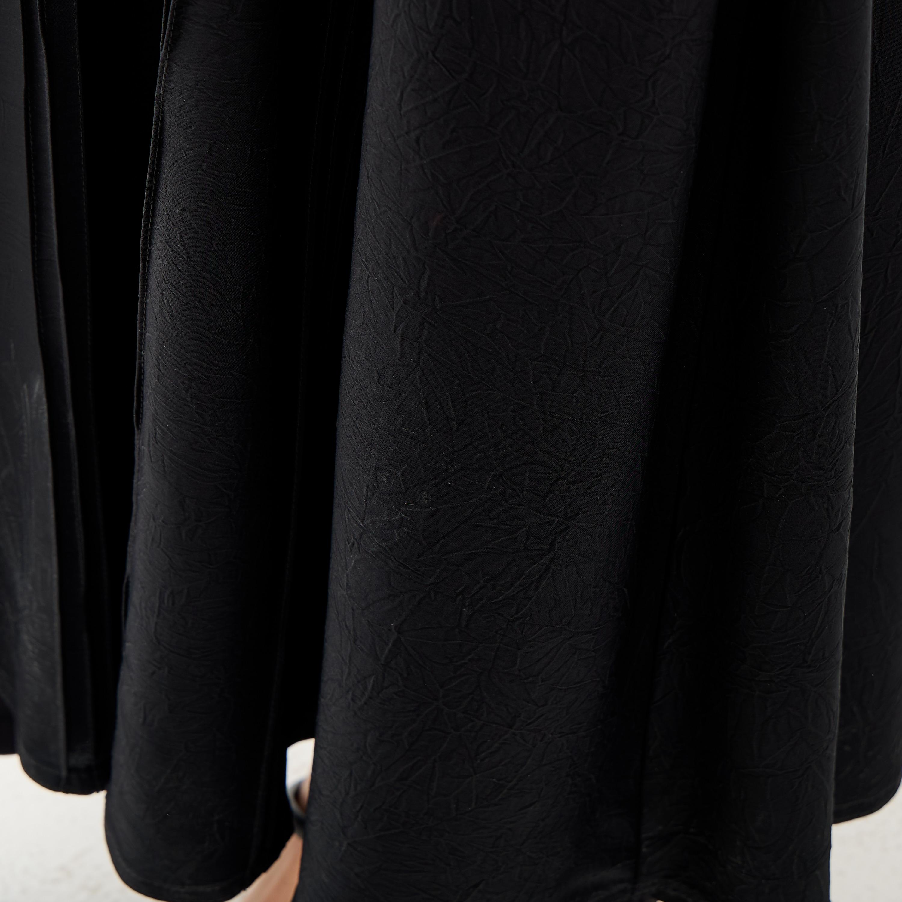 Hadiyath Al Madinah V-neck Abaya-women-arabicclothing-abayas-image-6