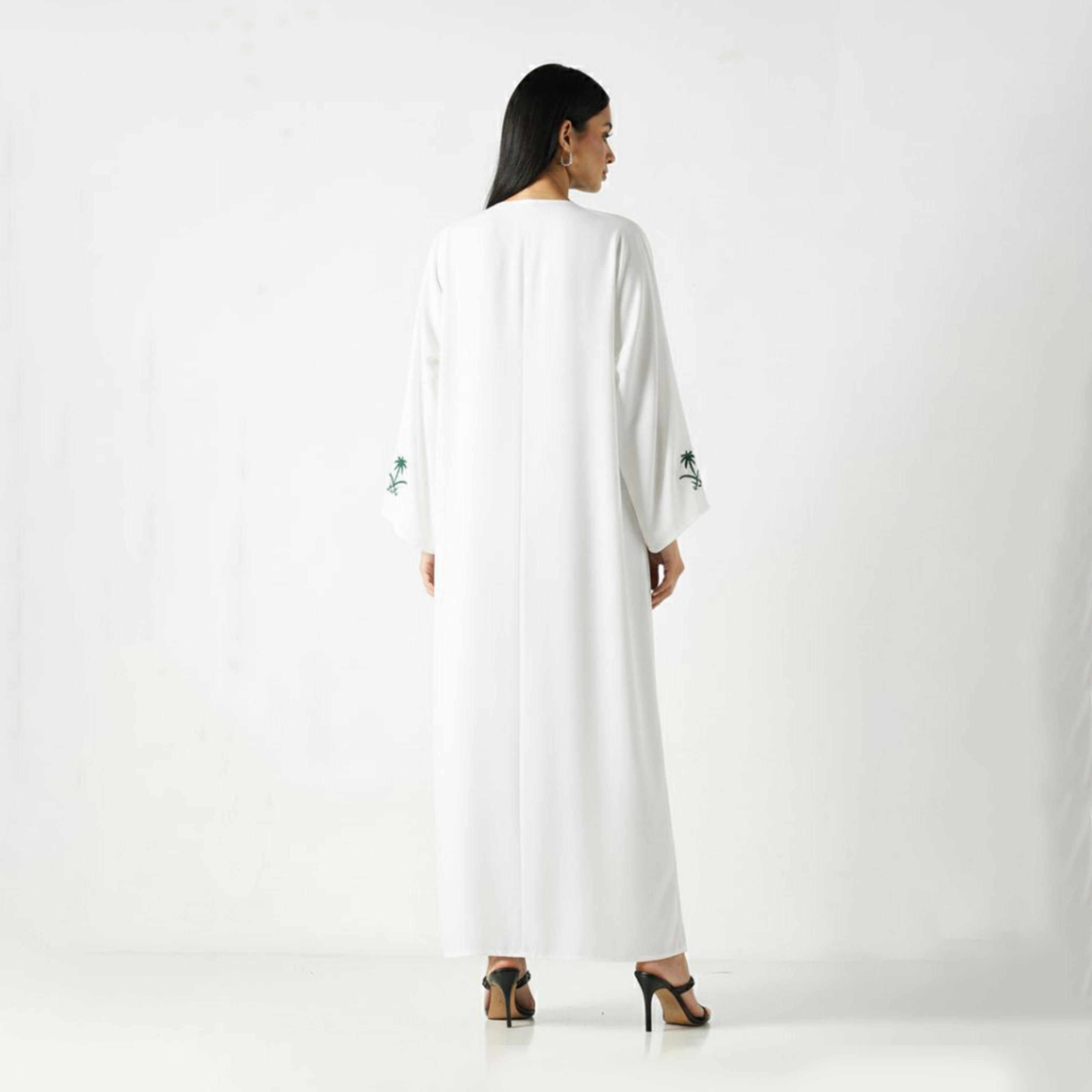عباءة نسائية بأكمام مطرزة باللون الأبيض ليوم الوطن السعودي من حديث المدينة-women-arabicclothing-abayas-image-2