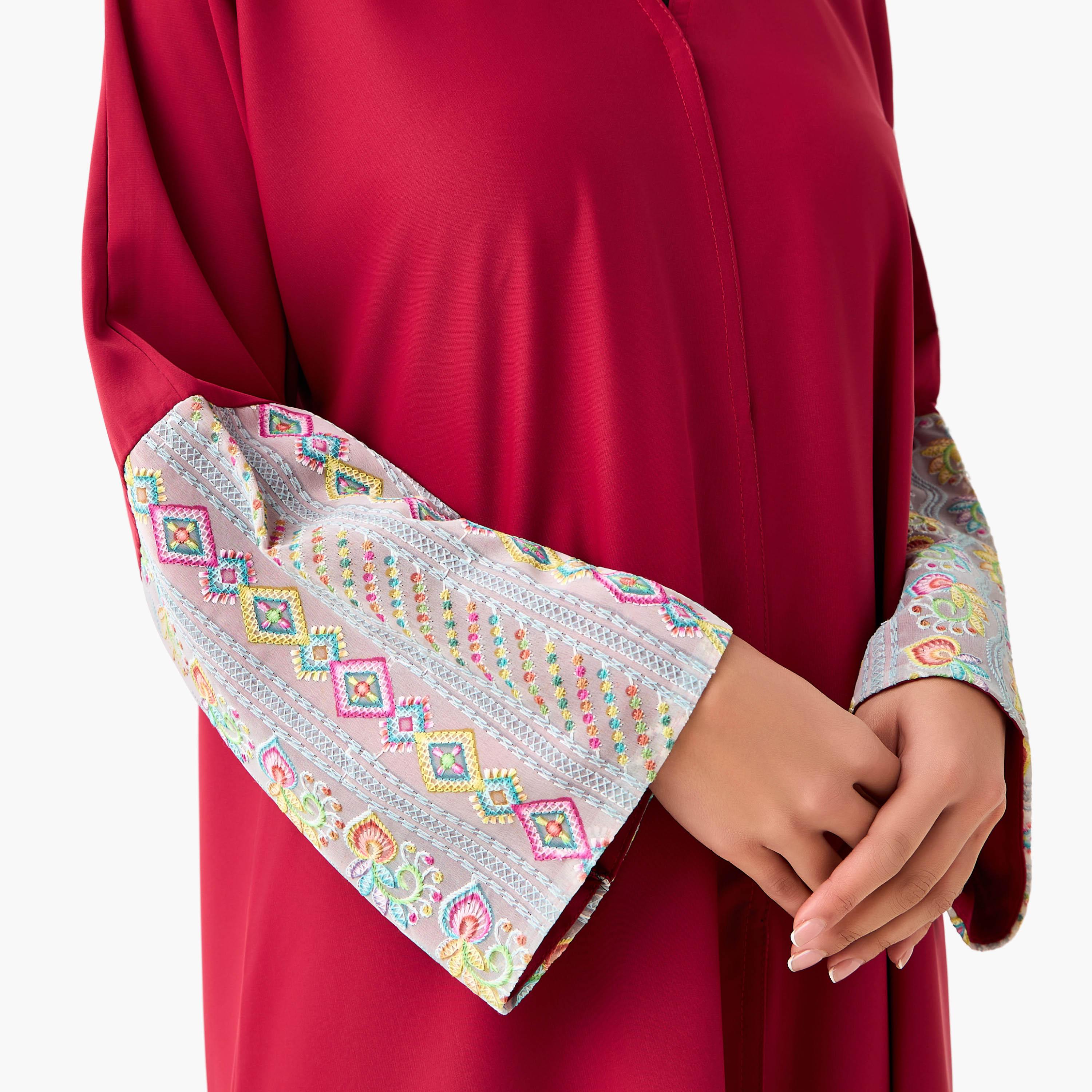 عباية مطرزة مع حجاب من هدية المدينة-women-arabicclothing-abayas-image-3