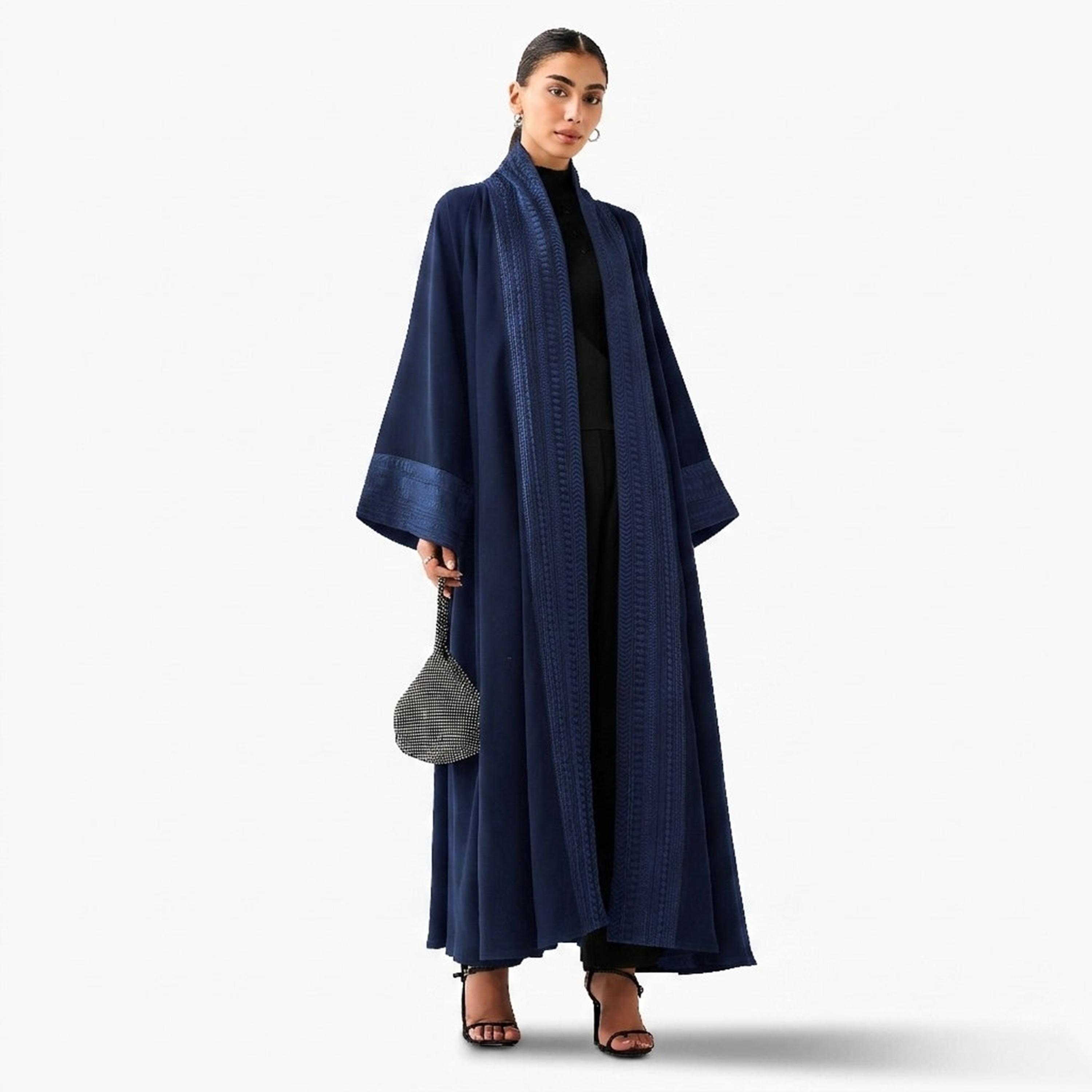 عباءة "ندا" مطرزة بأكمام راجلان واسعة للنساء من حديث المدينة-women-arabicclothing-abayas-image-4