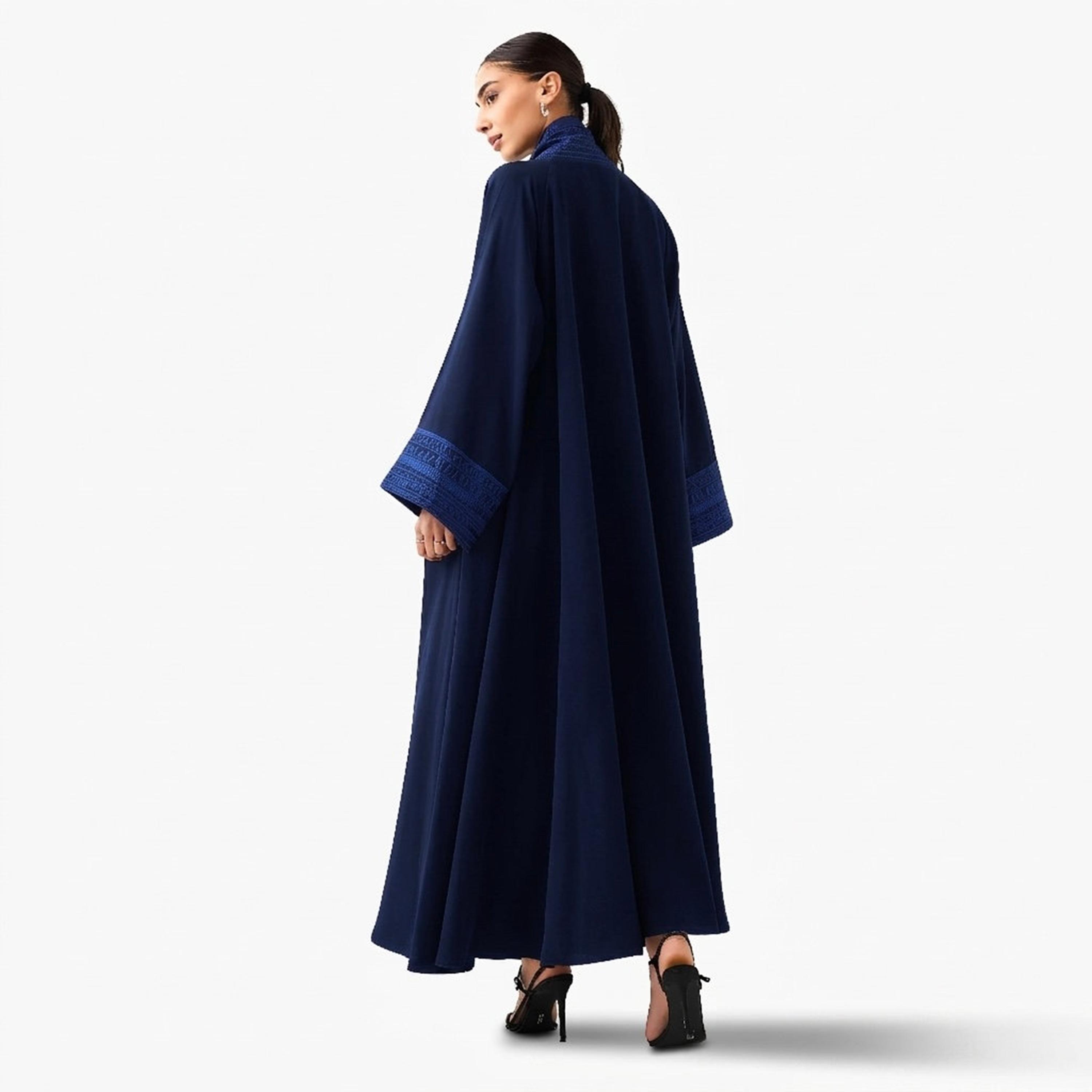 عباءة "ندا" مطرزة بأكمام راجلان واسعة للنساء من حديث المدينة-women-arabicclothing-abayas-image-5