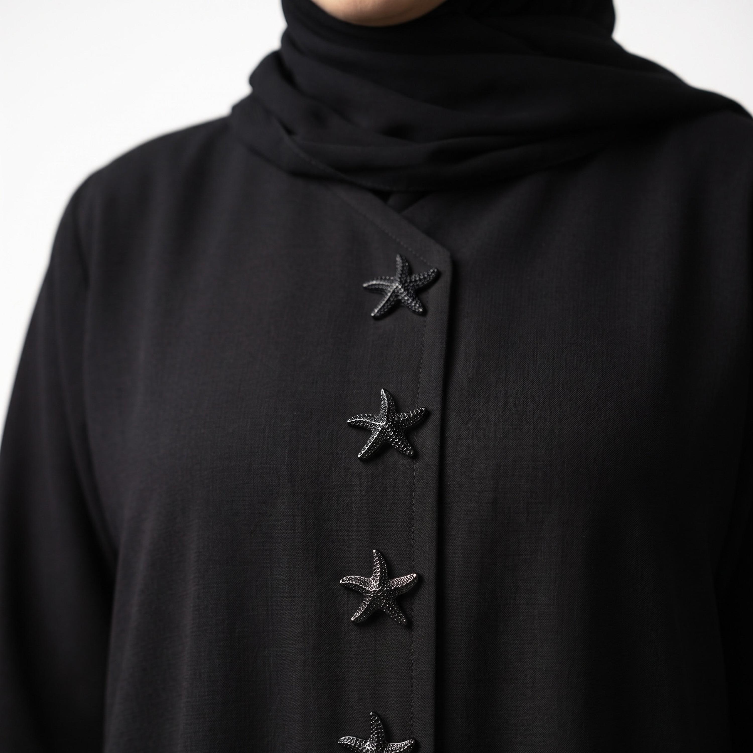 عباءة نيدا للنساء باللون الأسود مزينة بنجوم وأكمام قابلة للطي مع حجاب من حديث المدينة-women-arabicclothing-abayas-image-2