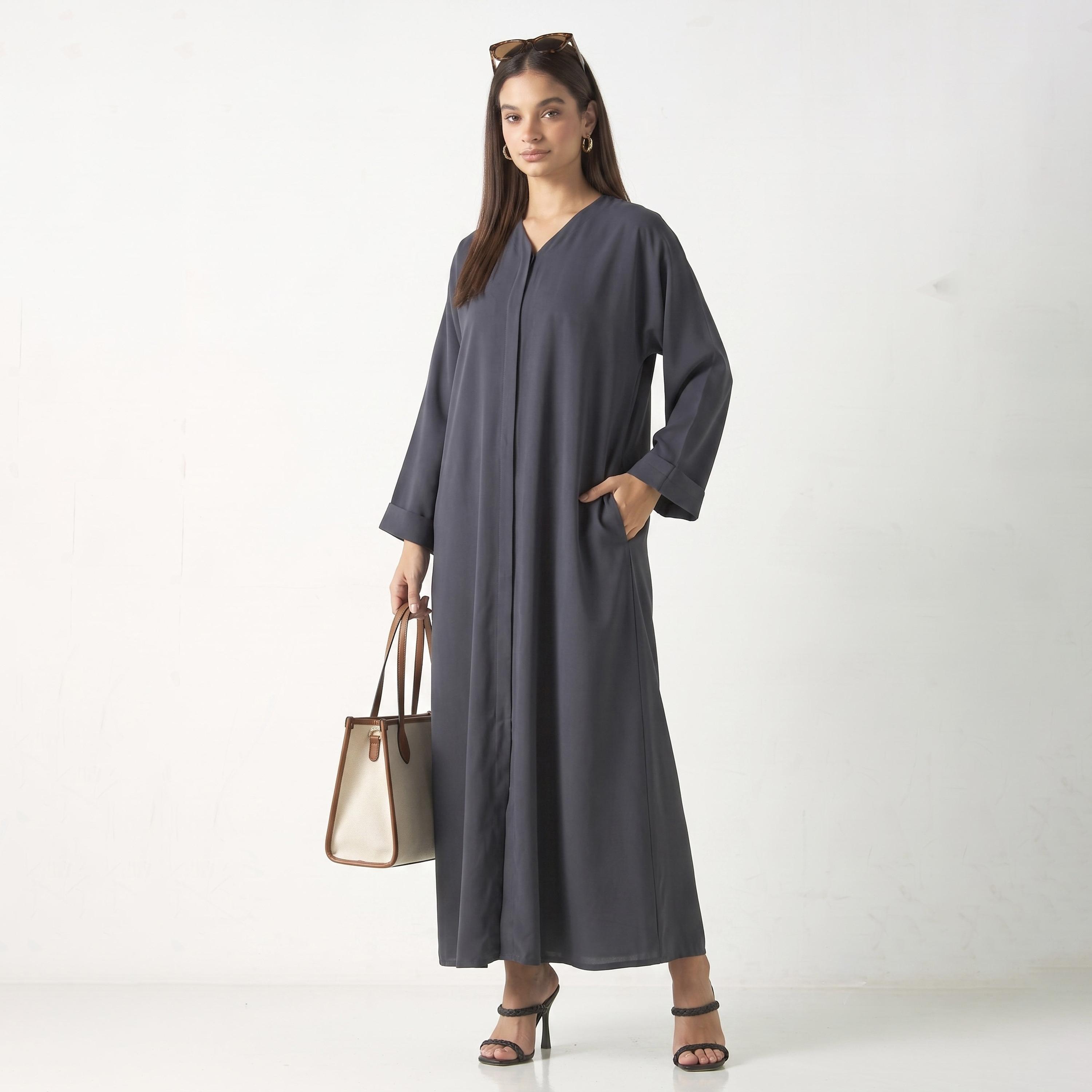 عباءة نيدا للنساء باللون الرمادي بأكمام ذات أساور مطوية مع حجاب من حديث المدينة-women-arabicclothing-abayas-image-2