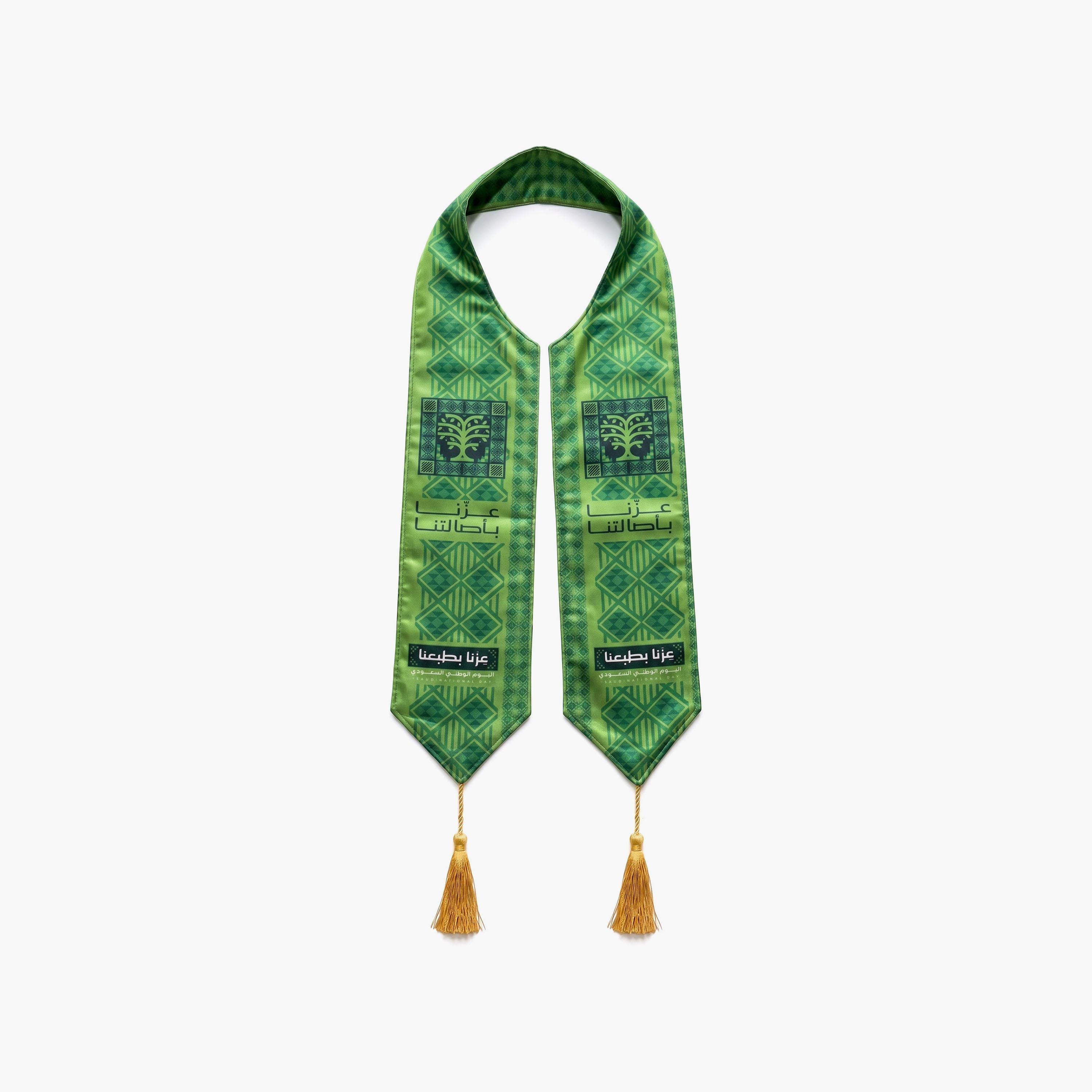 وشاح (ساش) حريمي لليوم الوطني من الستان بطبعة هندسية باللون الأخضر من حديث المدينة-women-clothingaccessories-scarves-image-1