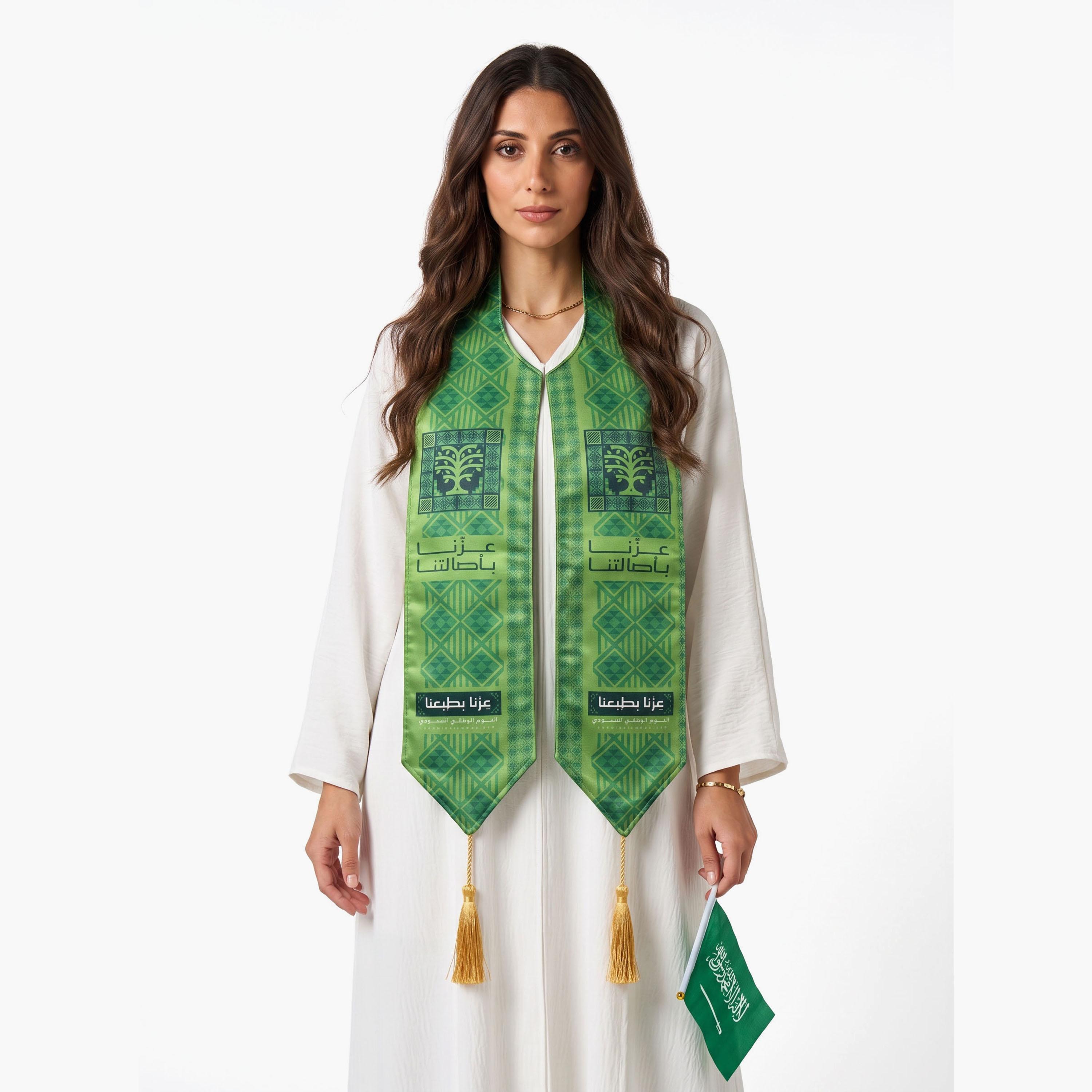 وشاح (ساش) حريمي لليوم الوطني من الستان بطبعة هندسية باللون الأخضر من حديث المدينة-women-clothingaccessories-scarves-image-2