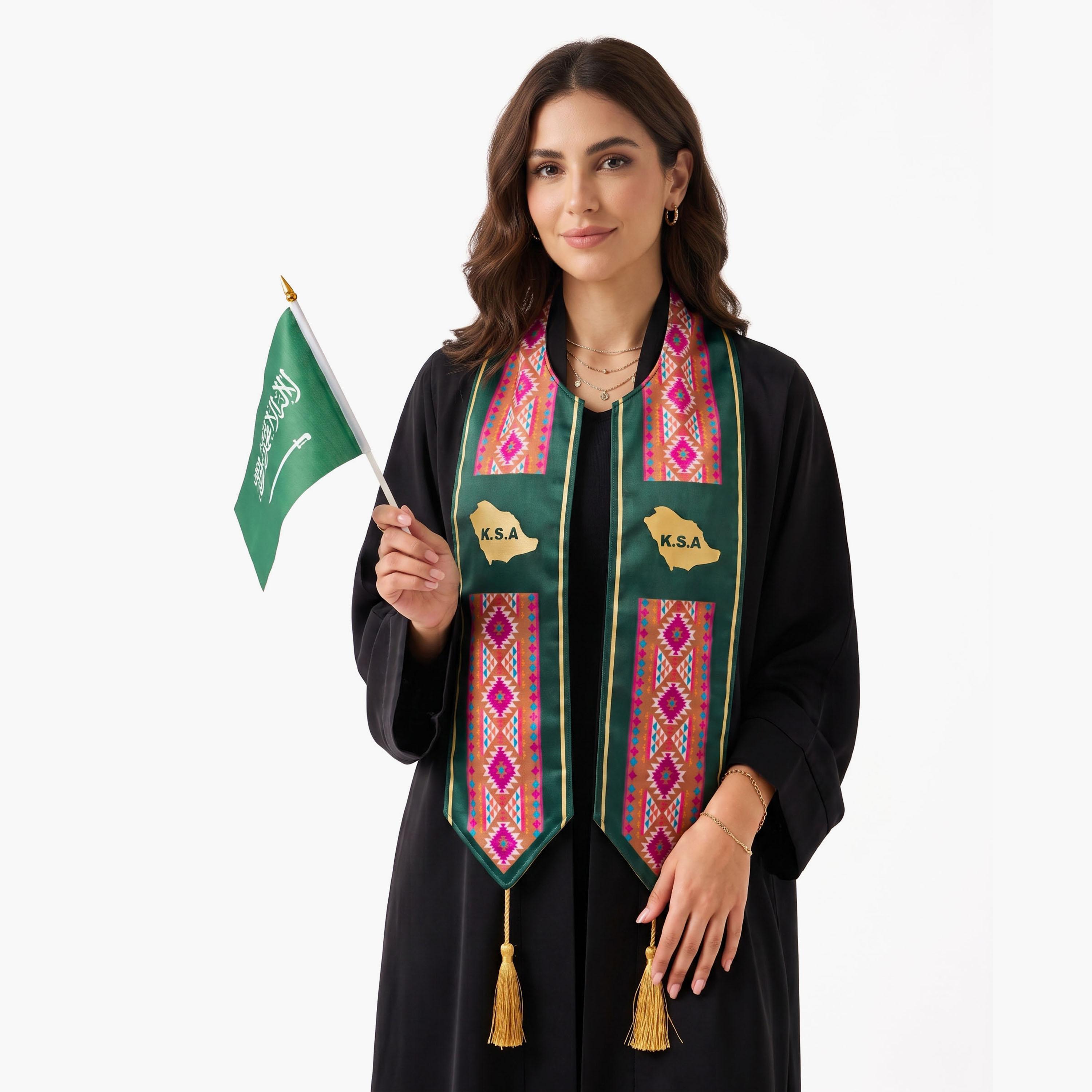 وشاح (ساش) حريمي لليوم الوطني من الستان بطبعة هندسية باللون الوردي من حديث المدينة-women-clothingaccessories-scarves-image-2