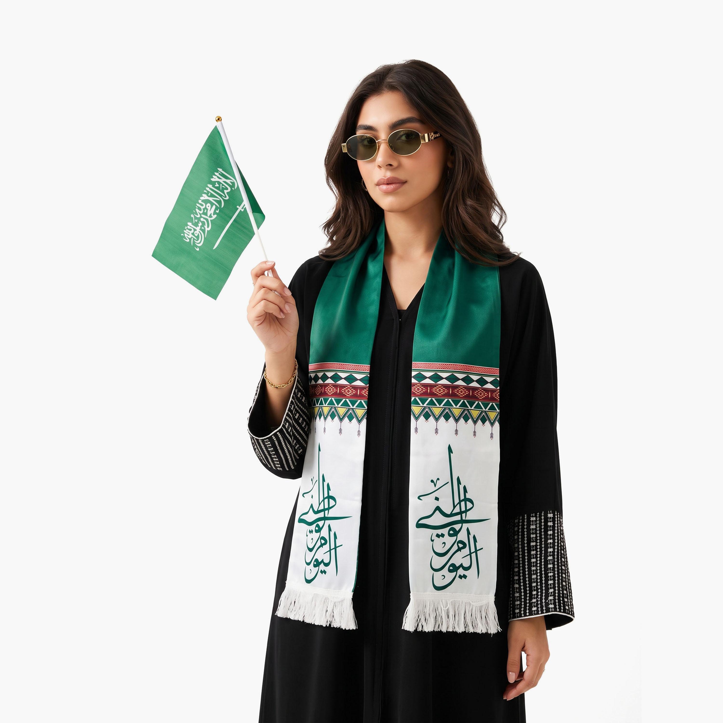 وشاح (ساش) حريمي لليوم الوطني من الستان بطبعة هندسية باللون الأخضر من حديث المدينة-women-clothingaccessories-scarves-image-1