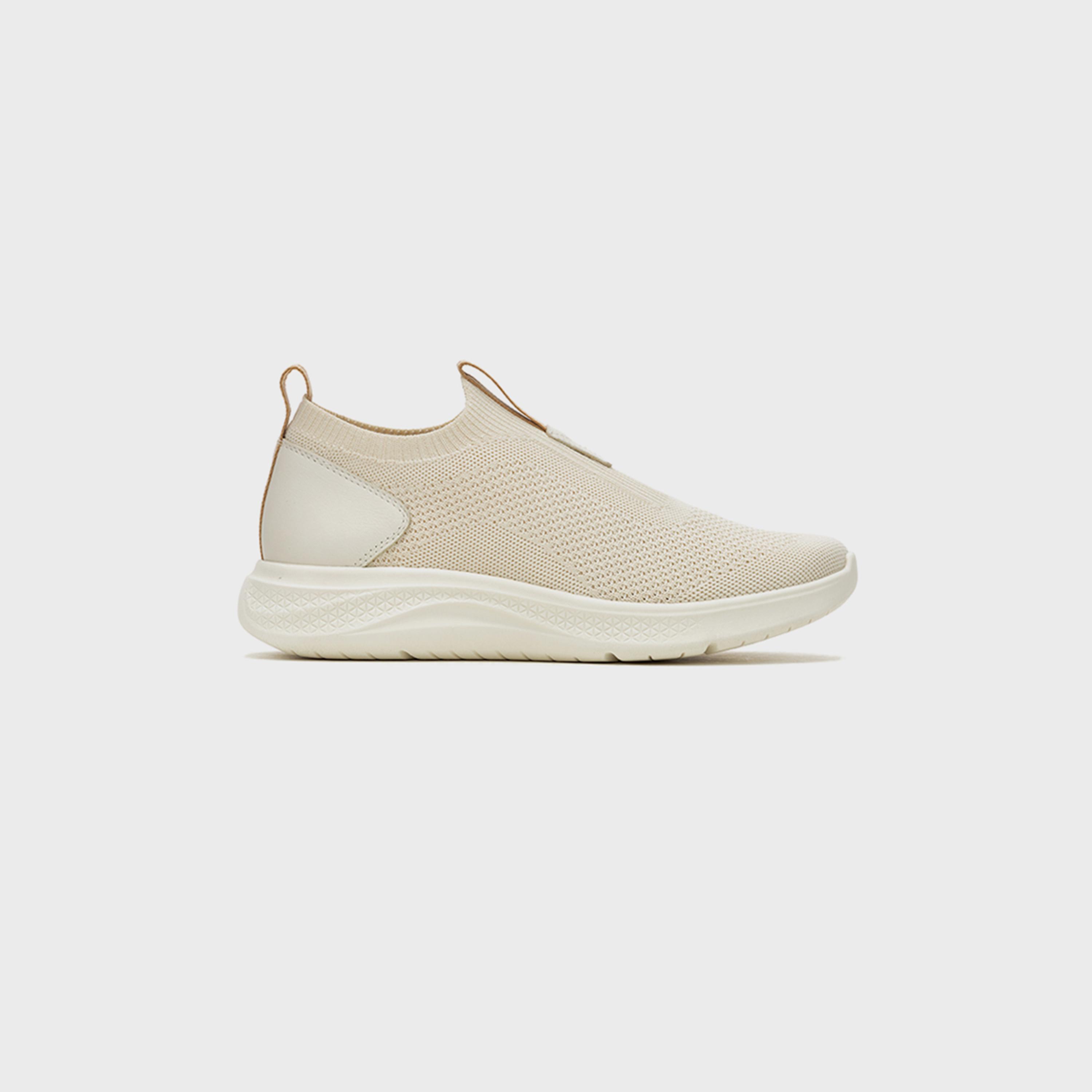 هش بابيز- حذاء رياضي إليفيت نايت للنساء  برباط كاحل منخفض | HPW10703-women-shoes-sneakers-image-2