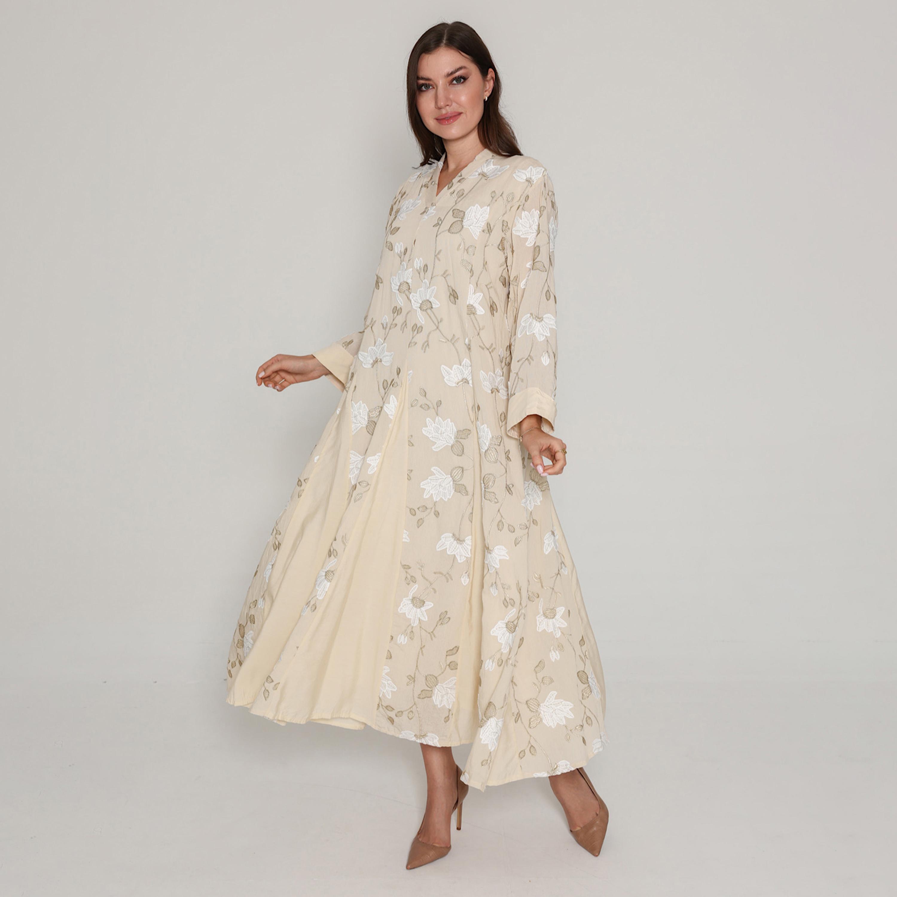 جلابية نسائية مطرزة بالزهور مع ألواح جوديت من إيككسا-women-arabicclothing-jalabiyas-image-3