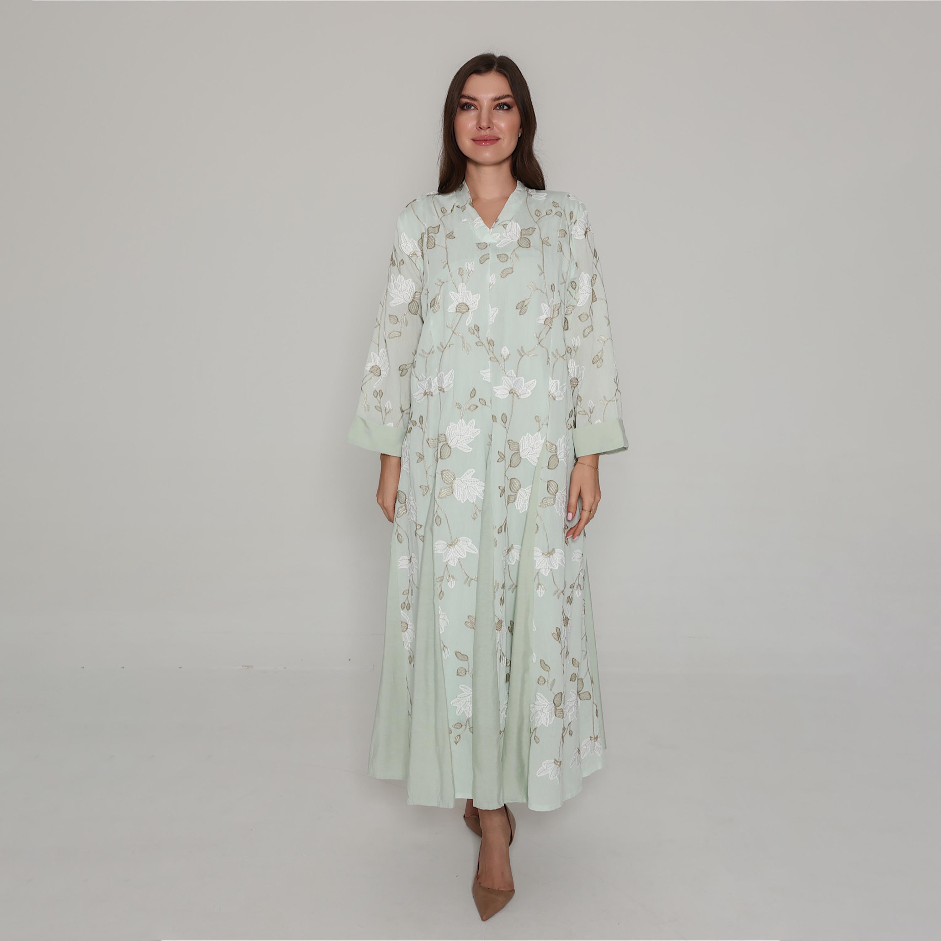 جلابية نسائية مطرزة بالزهور مع ألواح جوديت من إيككسا-women-arabicclothing-jalabiyas-image-9