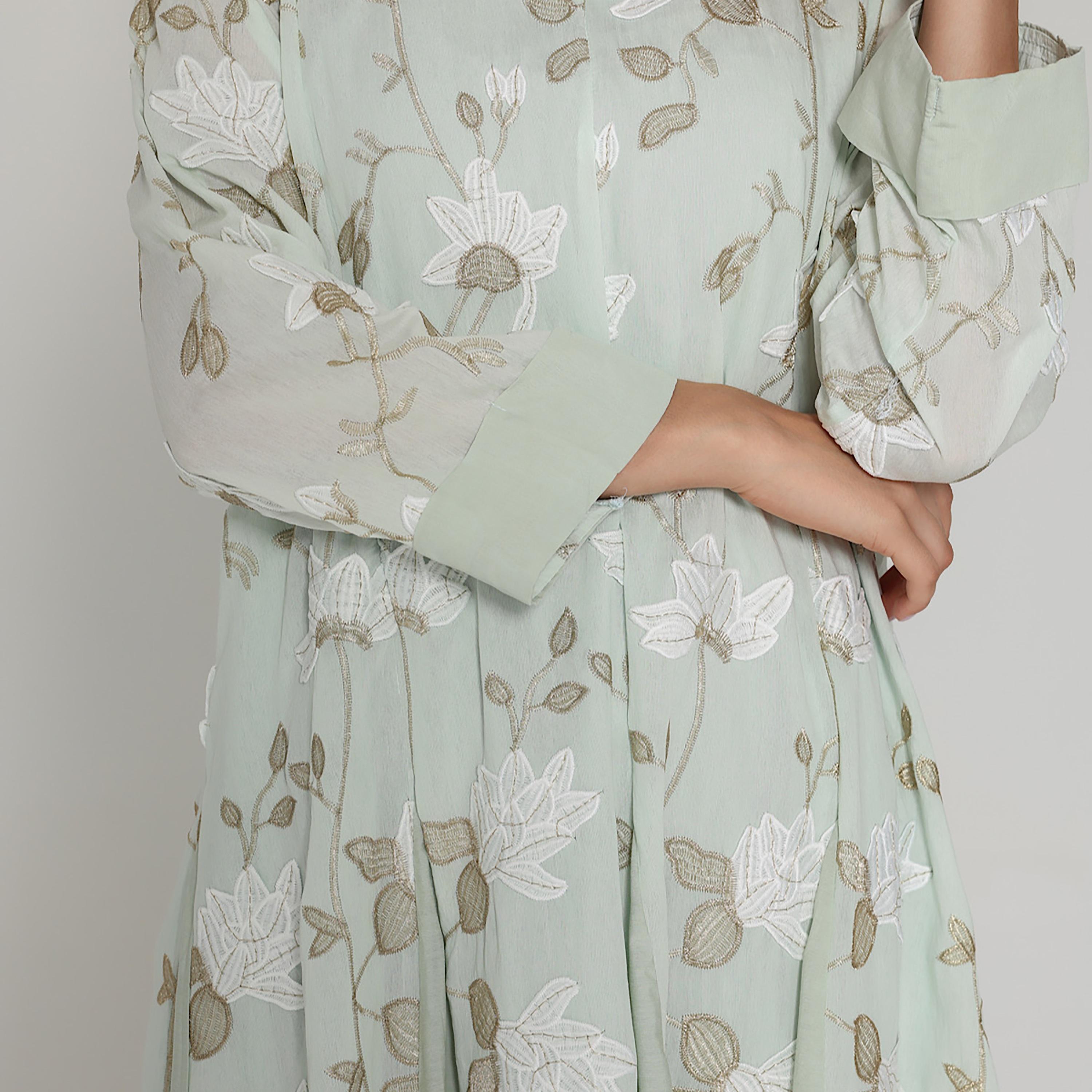 جلابية نسائية مطرزة بالزهور مع ألواح جوديت من إيككسا-women-arabicclothing-jalabiyas-image-10
