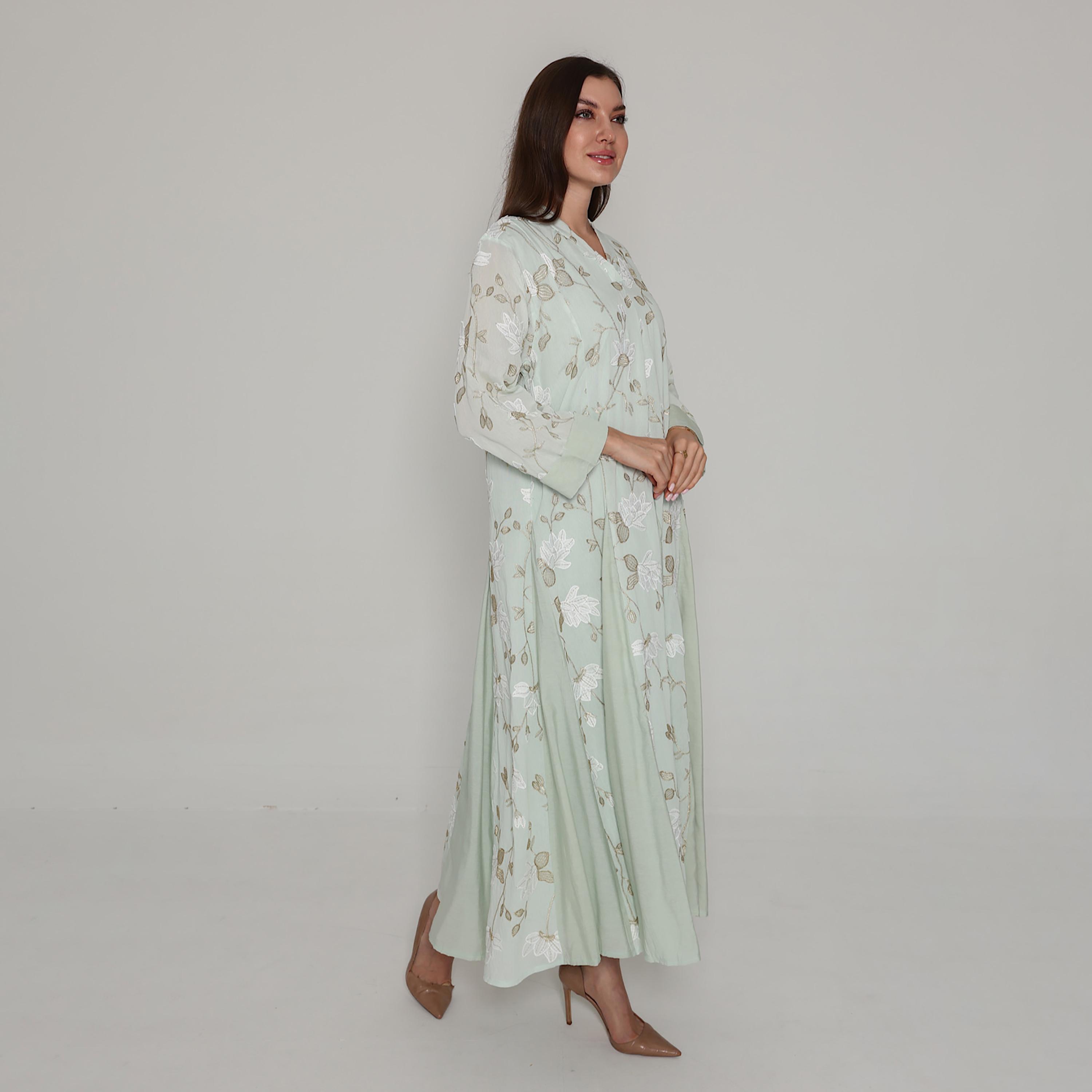 جلابية نسائية مطرزة بالزهور مع ألواح جوديت من إيككسا-women-arabicclothing-jalabiyas-image-11