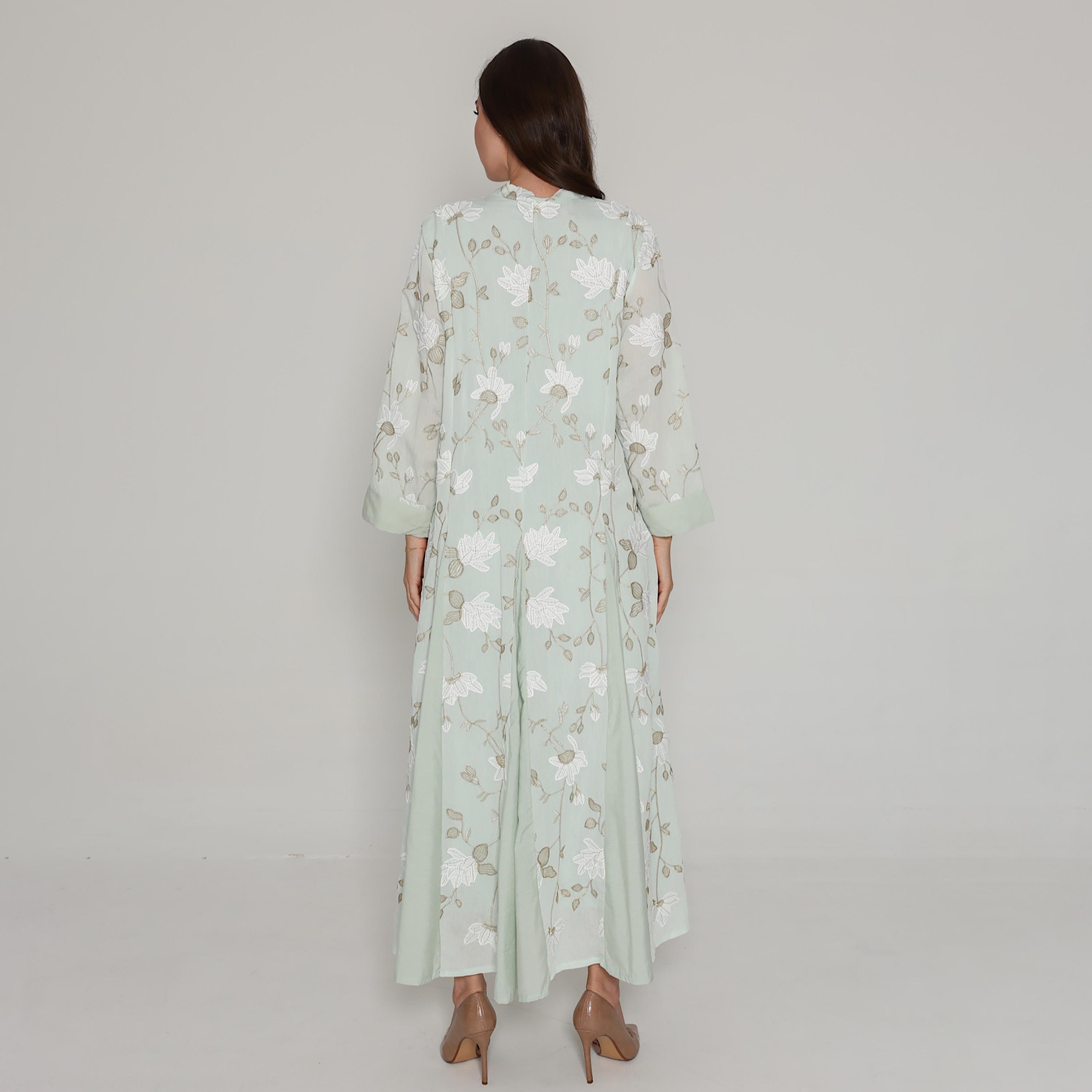 جلابية نسائية مطرزة بالزهور مع ألواح جوديت من إيككسا-women-arabicclothing-jalabiyas-image-12