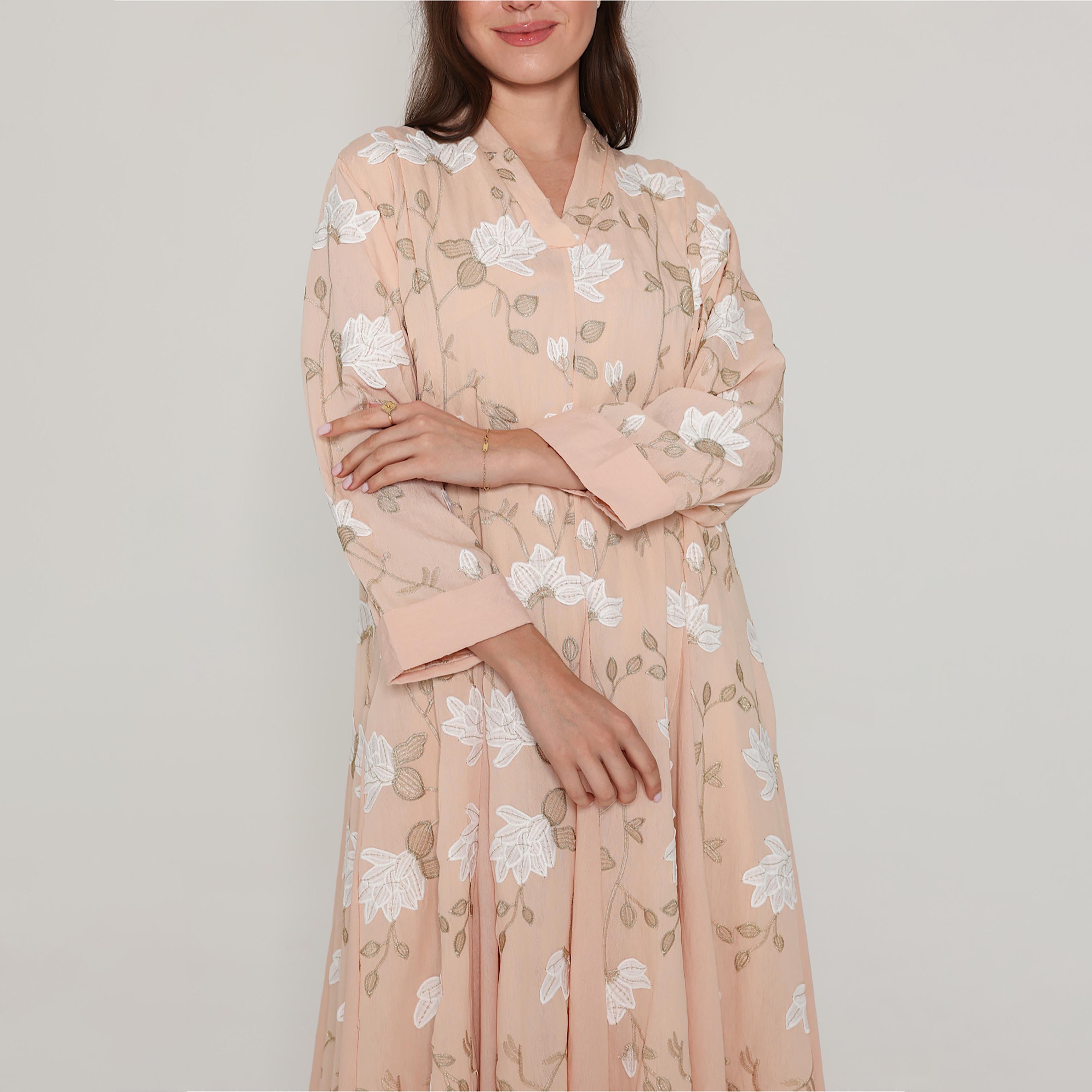 جلابية نسائية مطرزة بالزهور مع ألواح جوديت من إيككسا-women-arabicclothing-jalabiyas-image-6