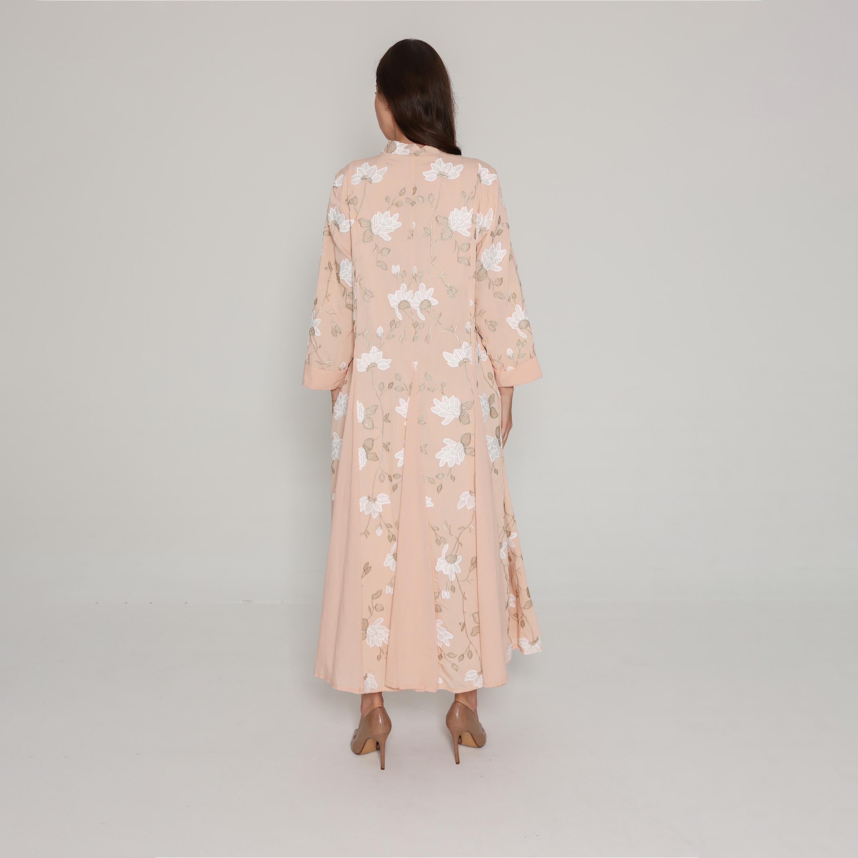 جلابية نسائية مطرزة بالزهور مع ألواح جوديت من إيككسا-women-arabicclothing-jalabiyas-image-8