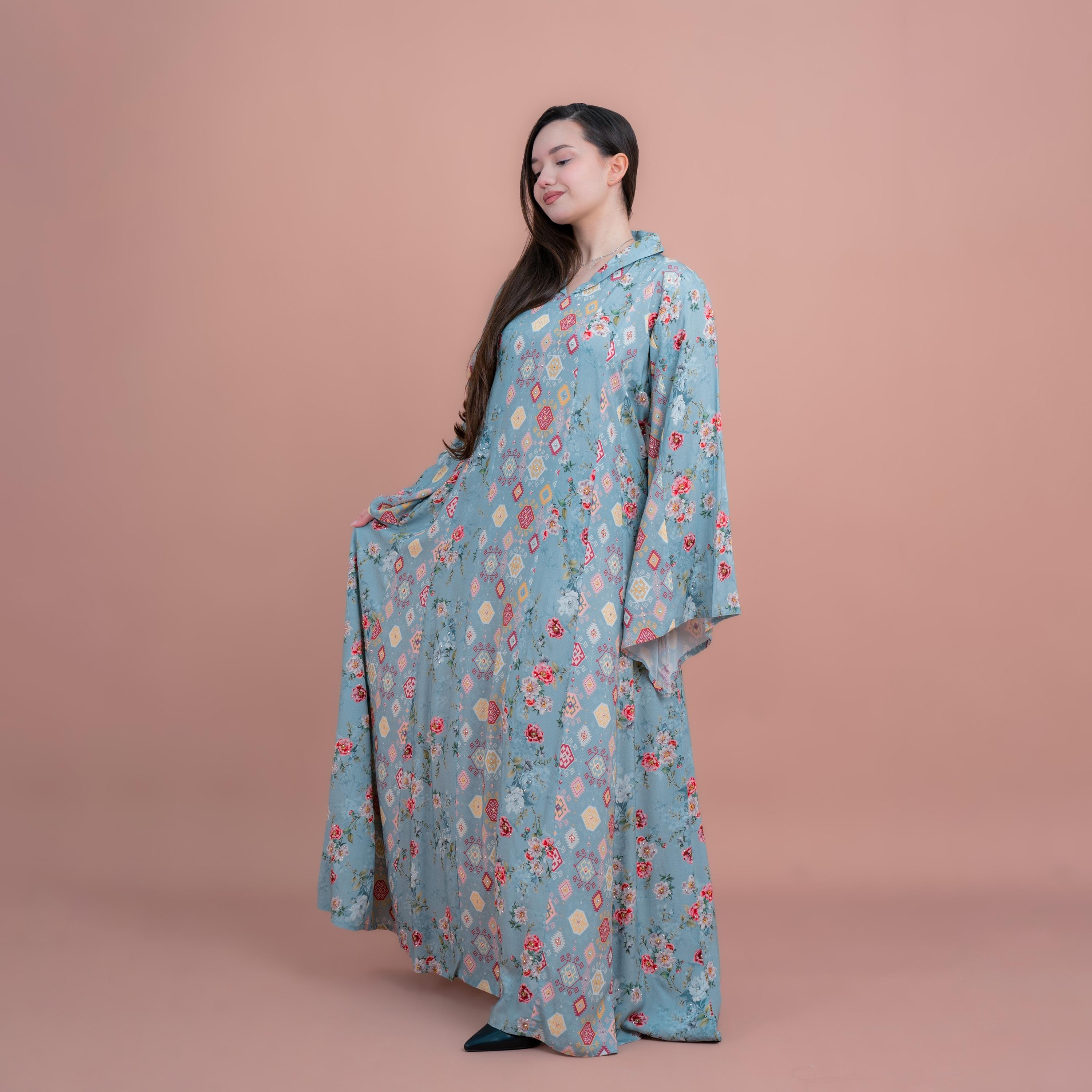 جلابية نسائية باللون الأزرق، بأكمام واسعة ومطبوعة بالكامل من إككسا-women-arabicclothing-jalabiyas-image-3