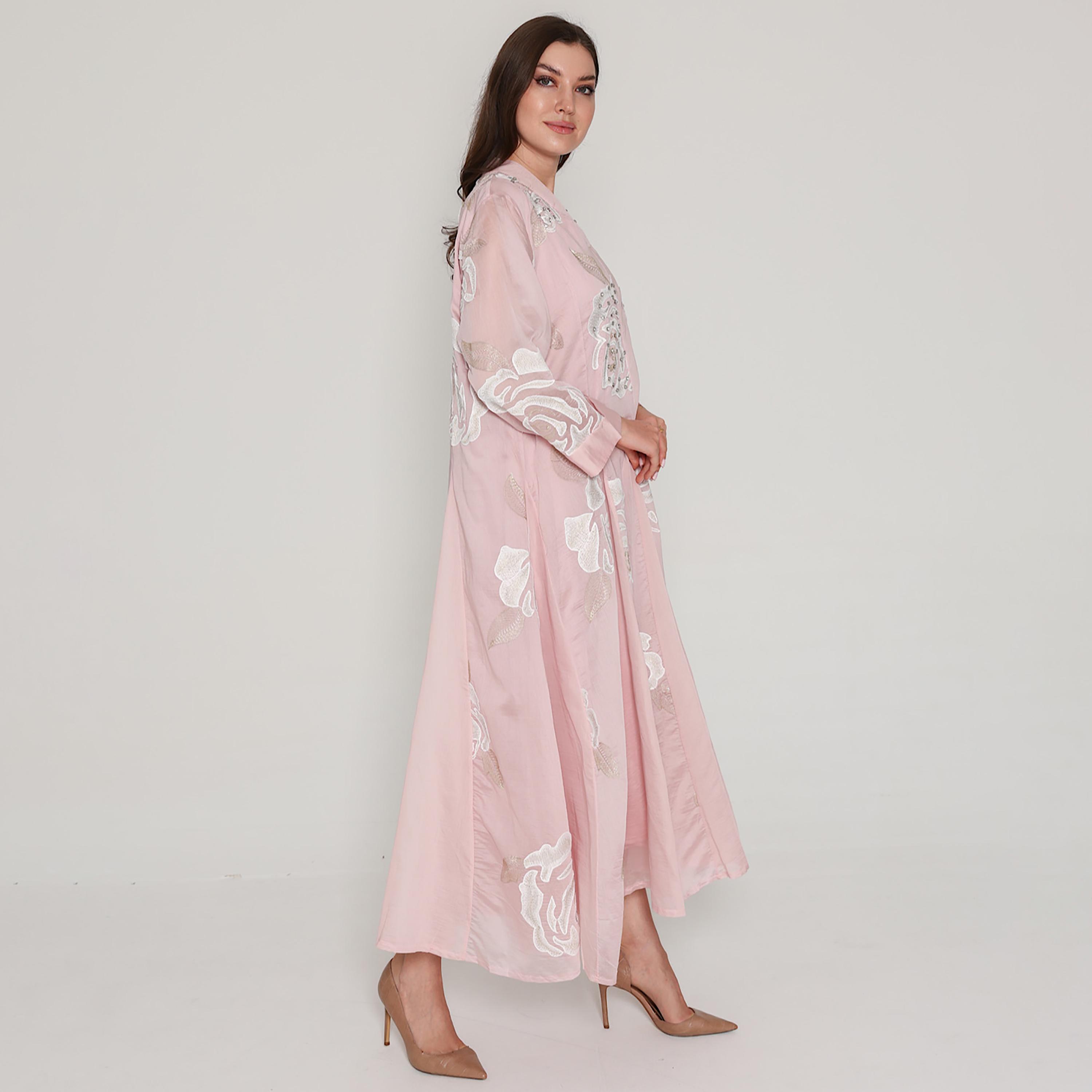 جلابية نسائية مطرزة بالزهور مع ألواح جوديت من إيككسا-women-clothing-dresses-image-11