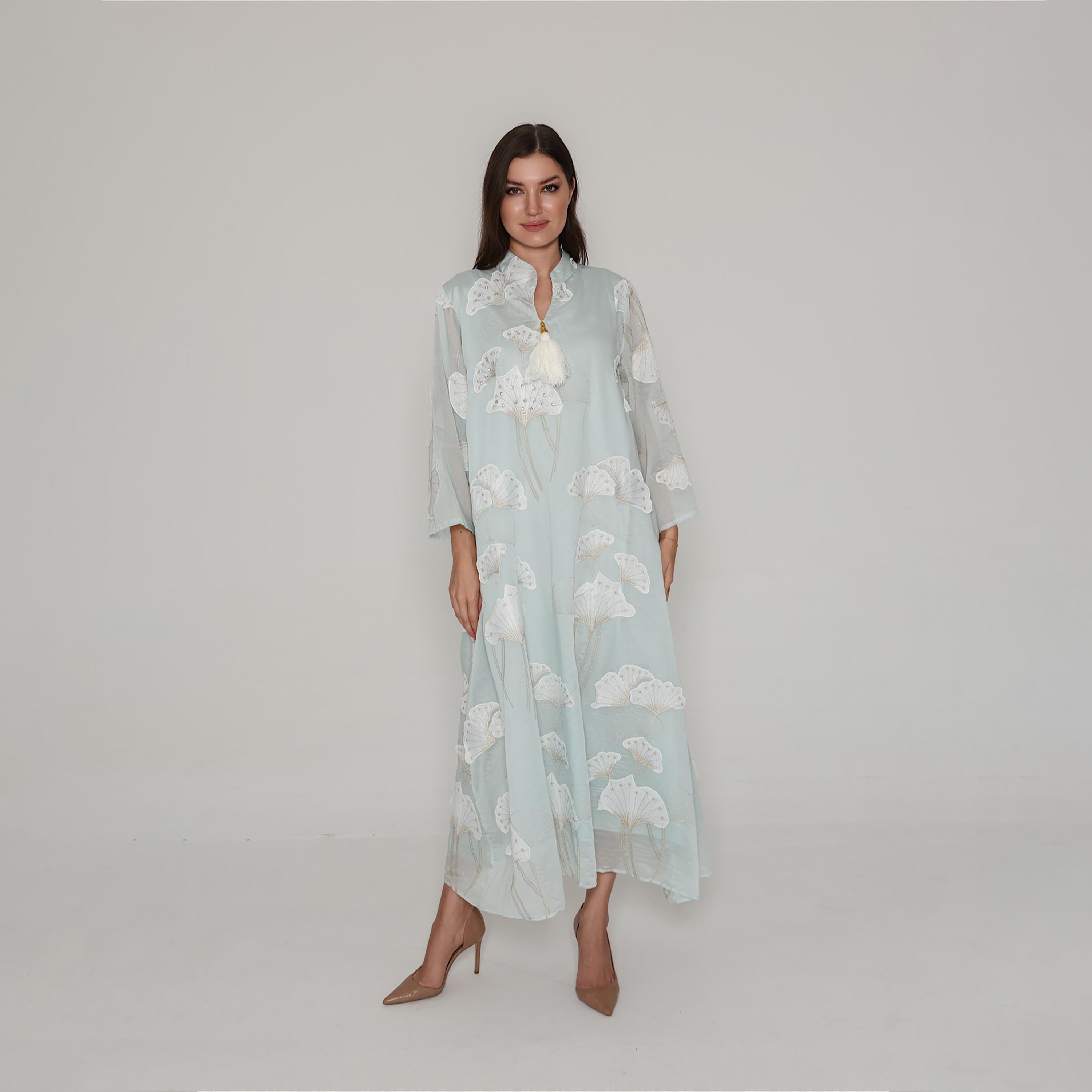 جلابية نسائية مطرزة بالزهور مع أحجار الراين وياقة ماندرين وأكمام واسعة من إيككسا-women-clothing-dresses-image-1