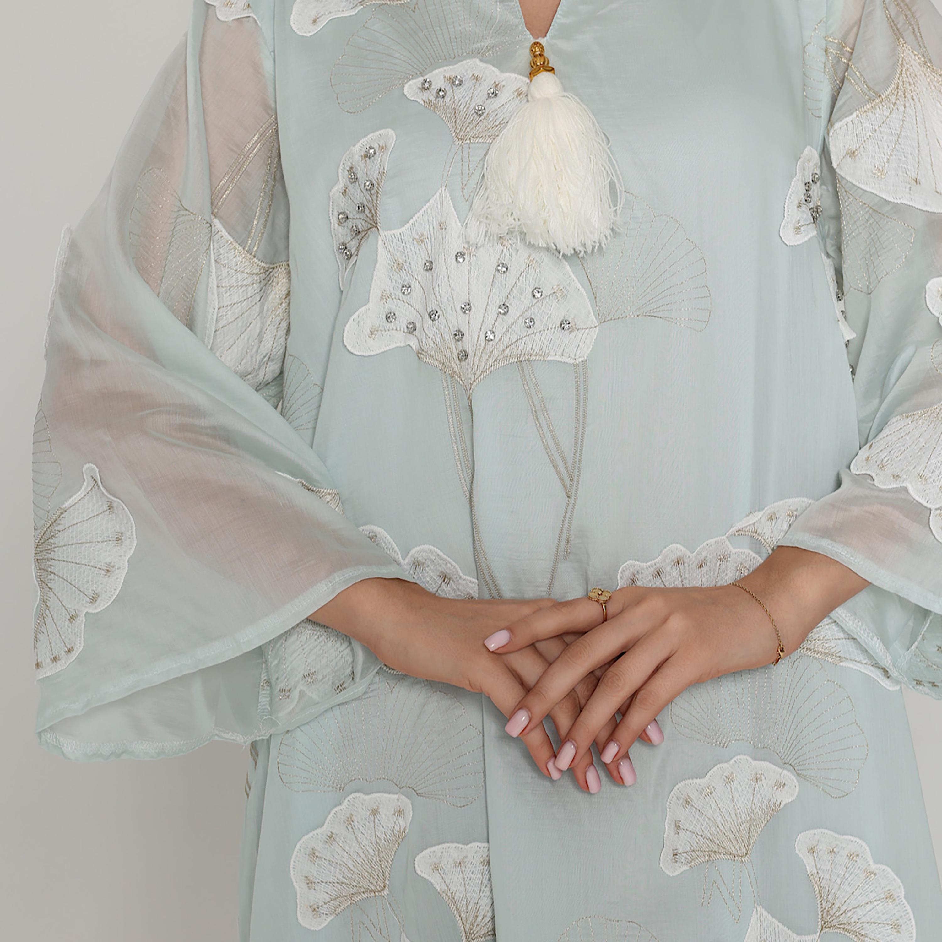جلابية نسائية مطرزة بالزهور مع أحجار الراين وياقة ماندرين وأكمام واسعة من إيككسا-women-clothing-dresses-image-2
