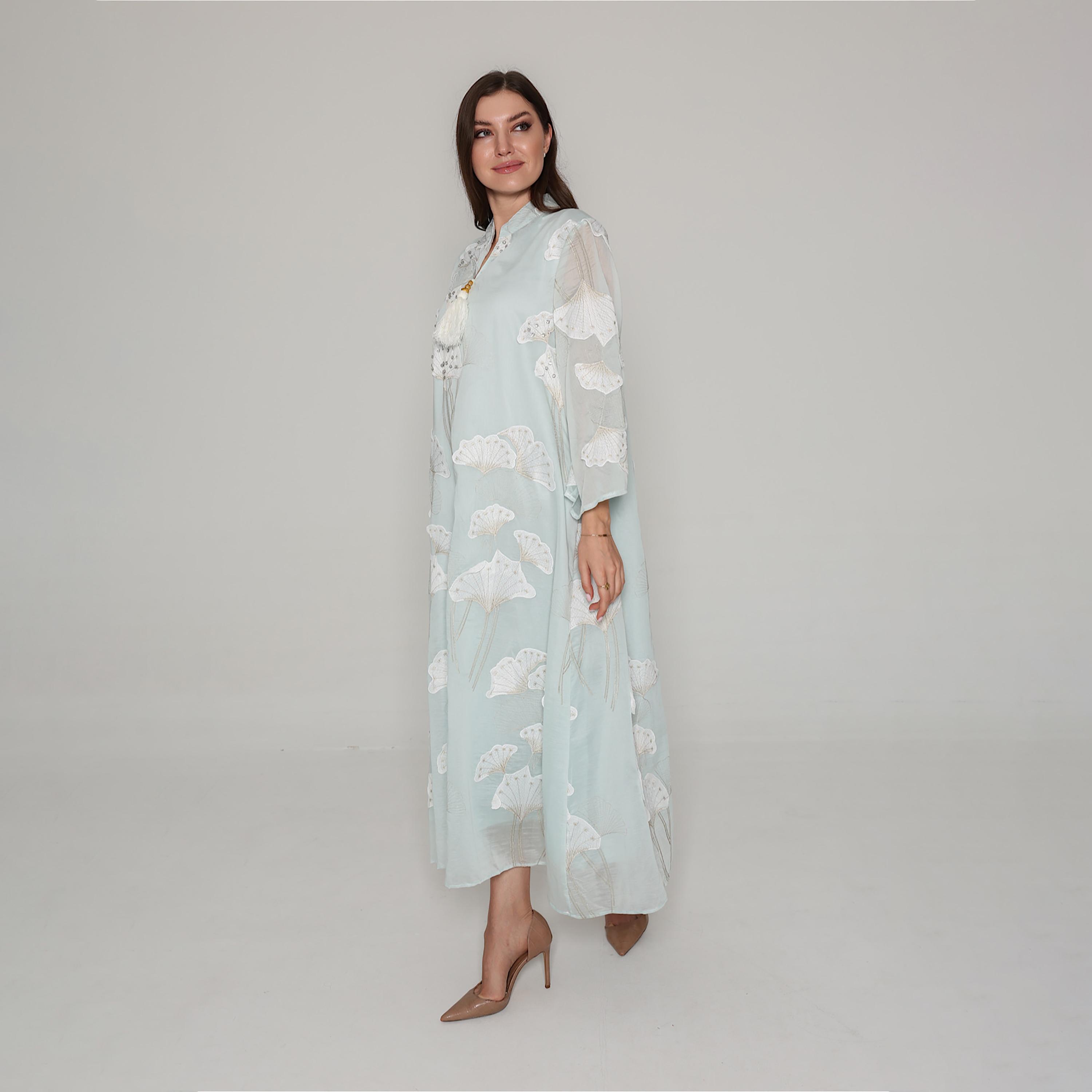 جلابية نسائية مطرزة بالزهور مع أحجار الراين وياقة ماندرين وأكمام واسعة من إيككسا-women-clothing-dresses-image-3