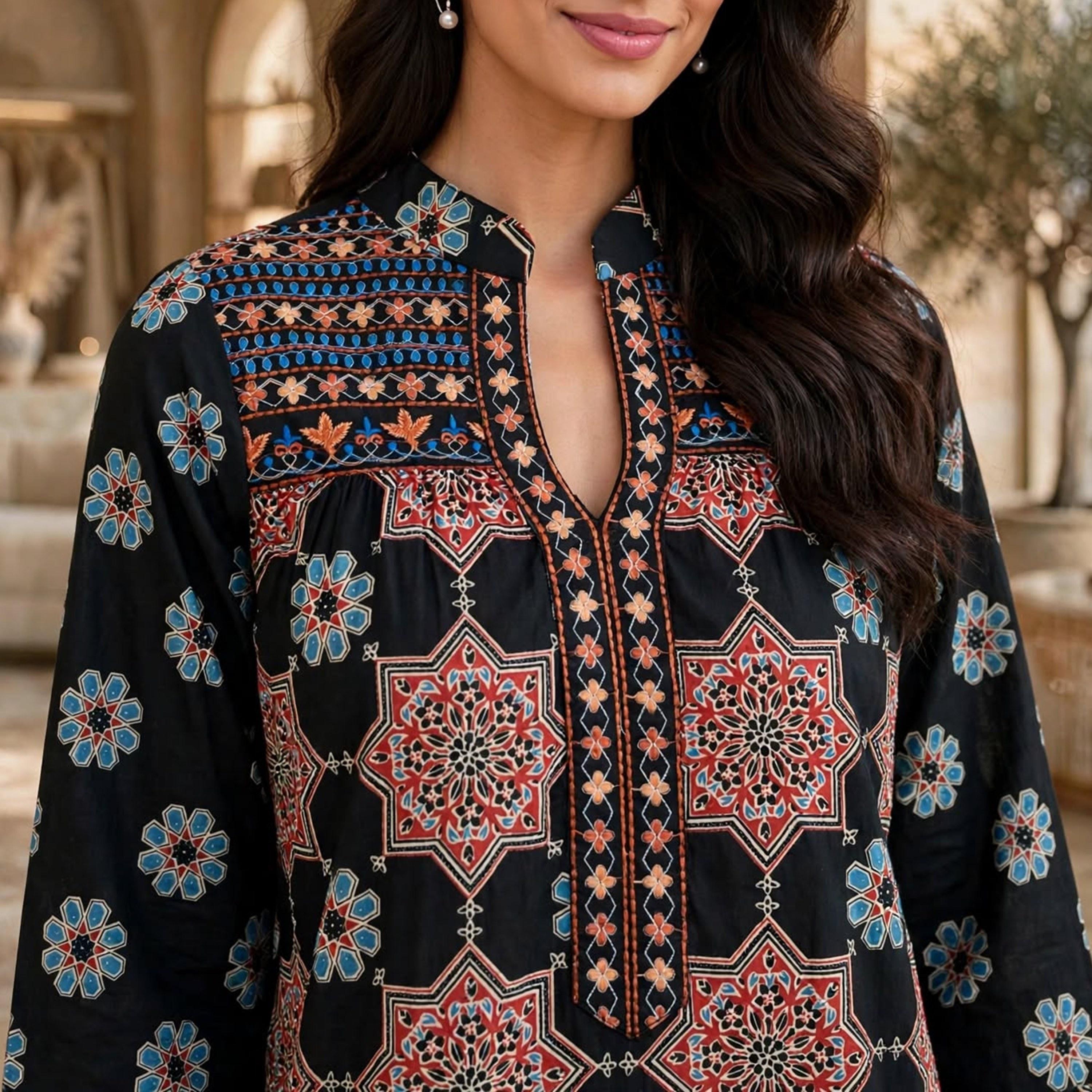 جلابية حريمي بطبعة هندسية وياقة ماندرين من إيكسا-women-arabicclothing-jalabiyas-image-7