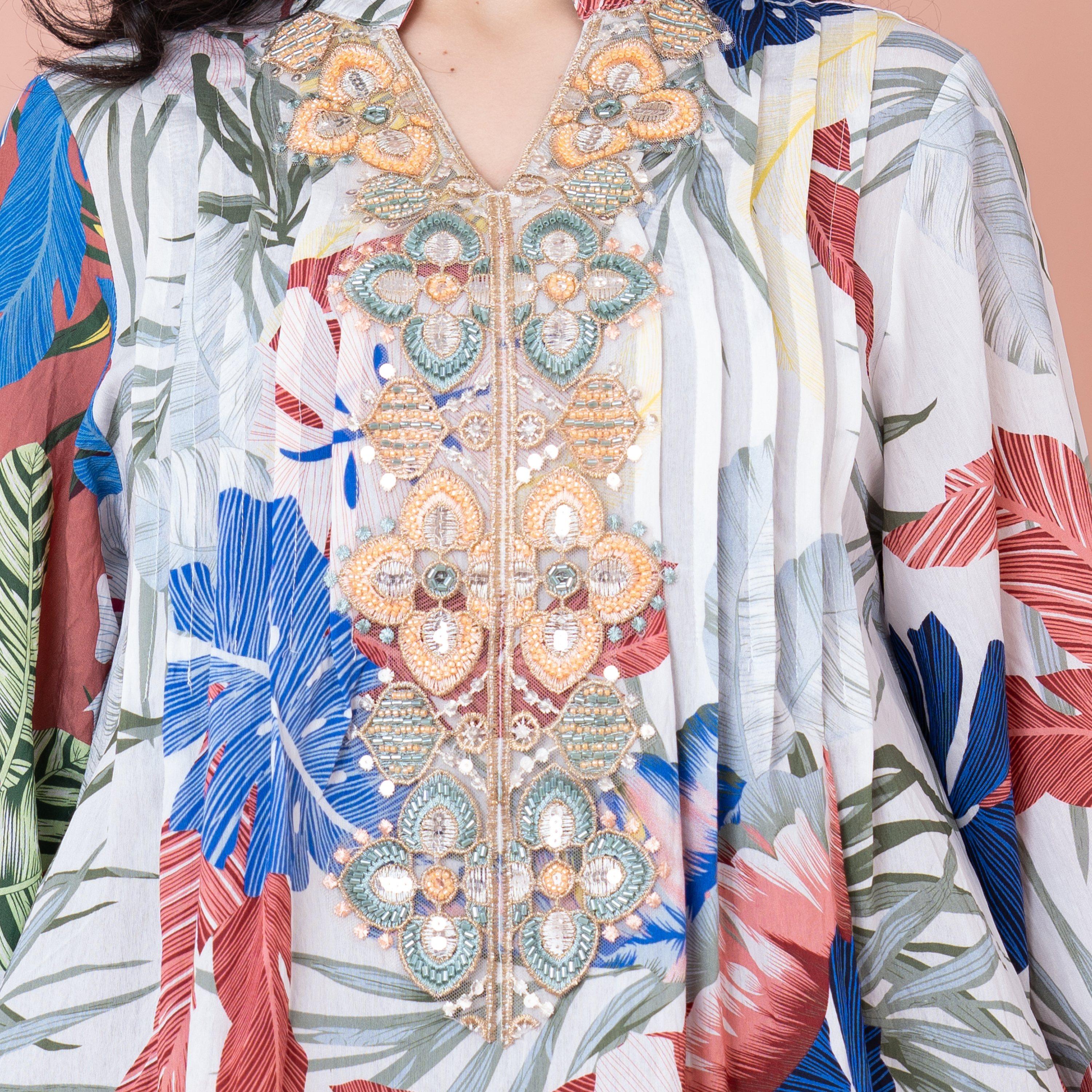 جلابية بطيات مطبوعة بأوراق شجر مزينة بالخرز من إيككسا-women-arabicclothing-jalabiyas-image-2