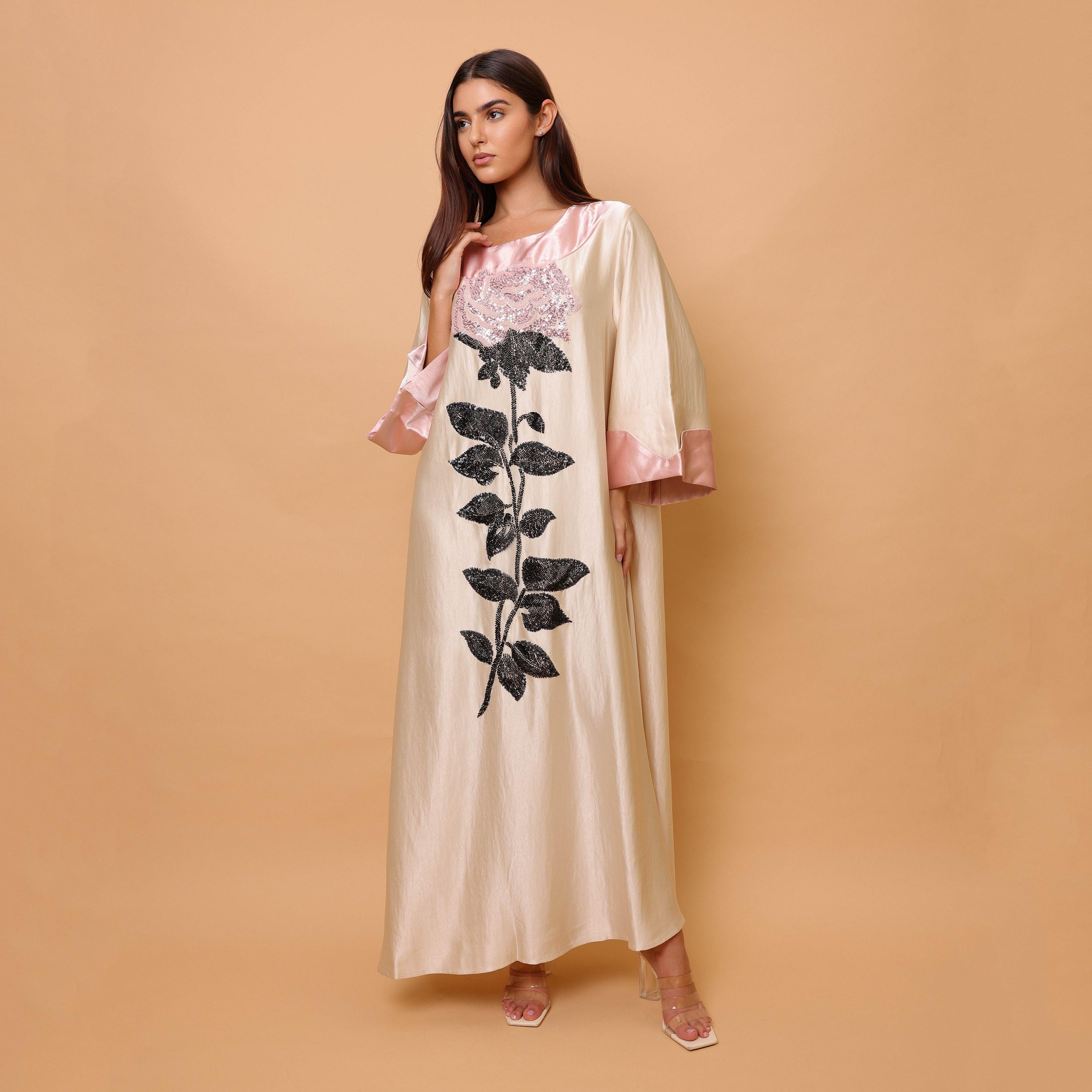 جلابية سهرة نسائية بزهور مزينة بالخرز وأكمام واسعة من إيككسا-women-clothing-dresses-image-3