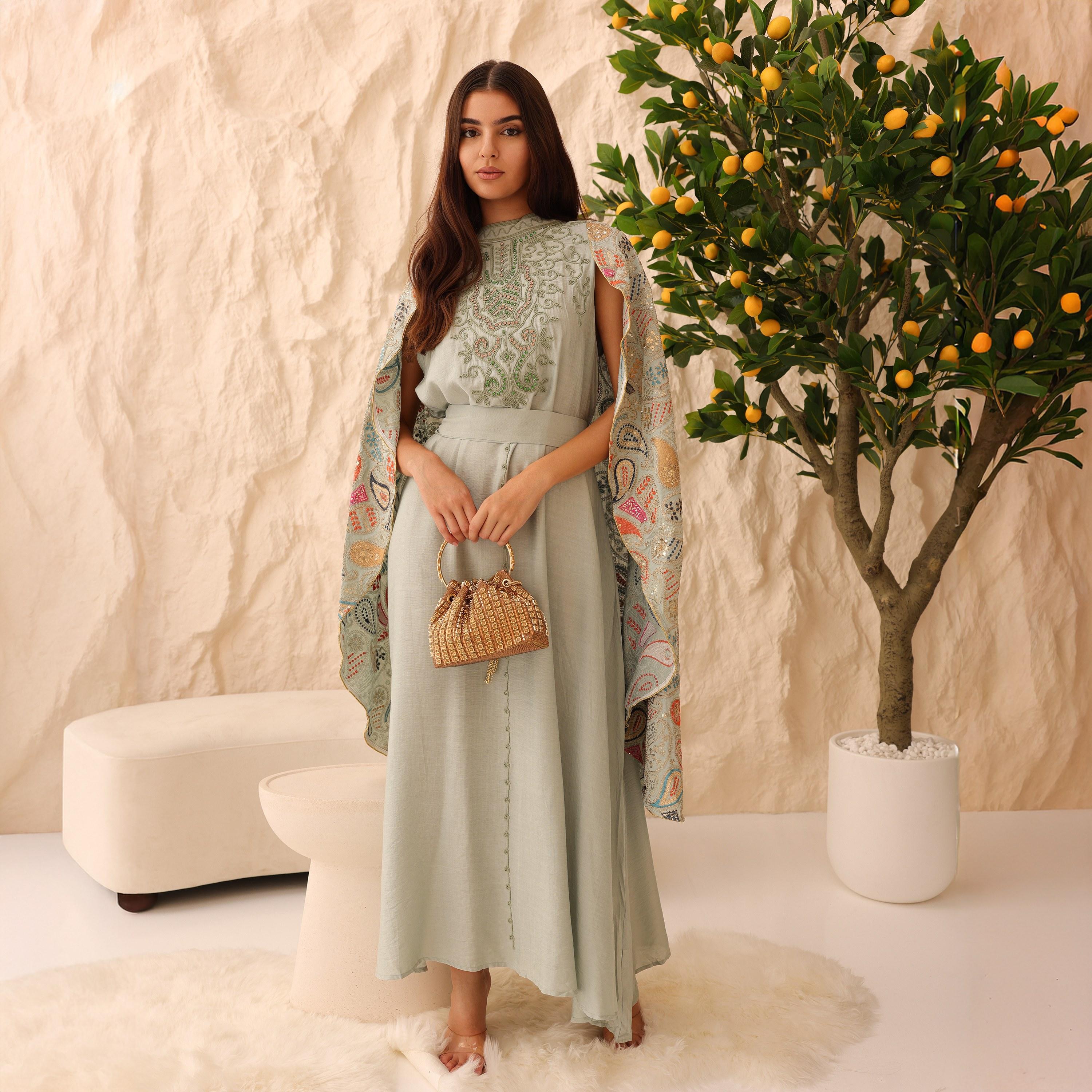 جلابية سهرة نسائية بنقشة بيزلي مطرزة بياقة عالية وعباءة علوية من إيككسا-women-arabicclothing-jalabiyas-image-6