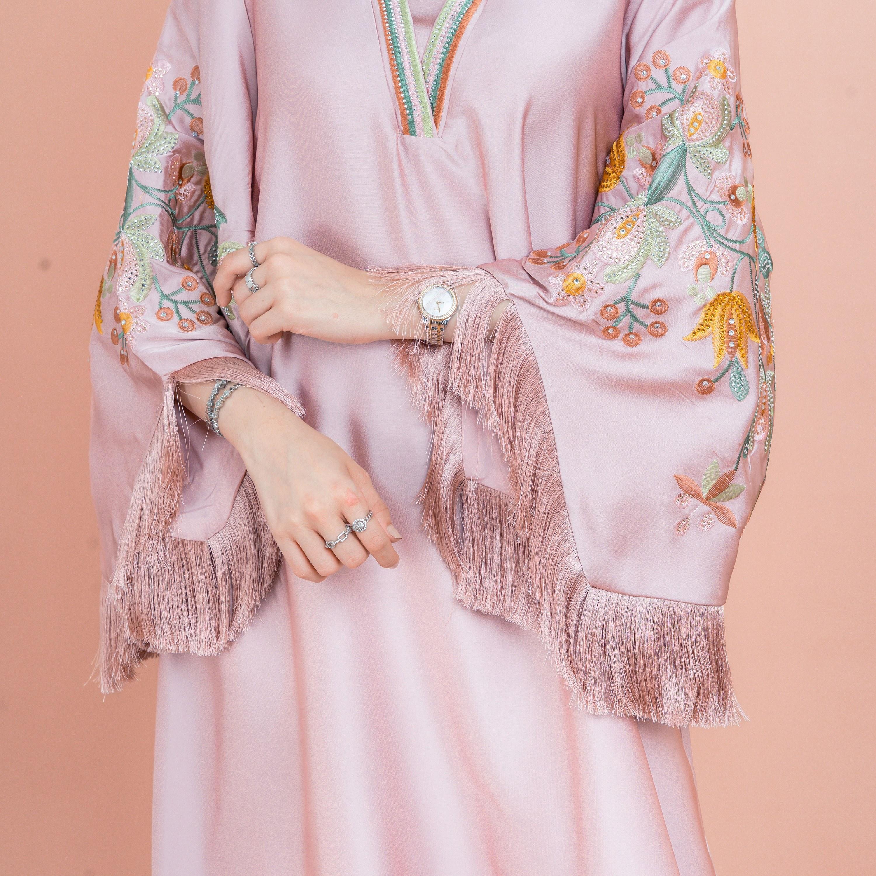 جلابية سهرة نسائية بأكمام واسعة ومزينة بالكريستال ومطرزة وذات لمعان ساتان من إككسا-women-arabicclothing-jalabiyas-image-14