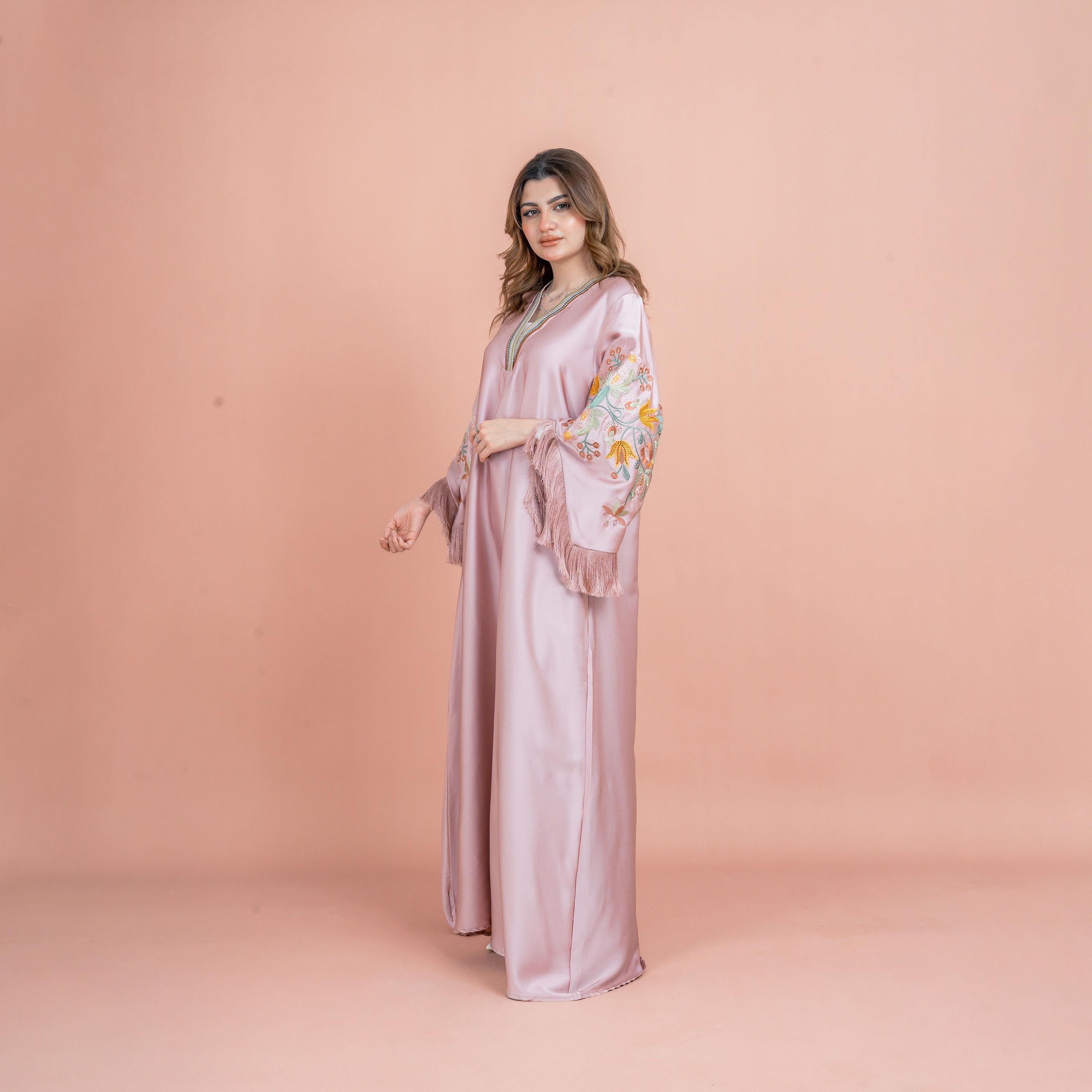 جلابية سهرة نسائية بأكمام واسعة ومزينة بالكريستال ومطرزة وذات لمعان ساتان من إككسا-women-arabicclothing-jalabiyas-image-15