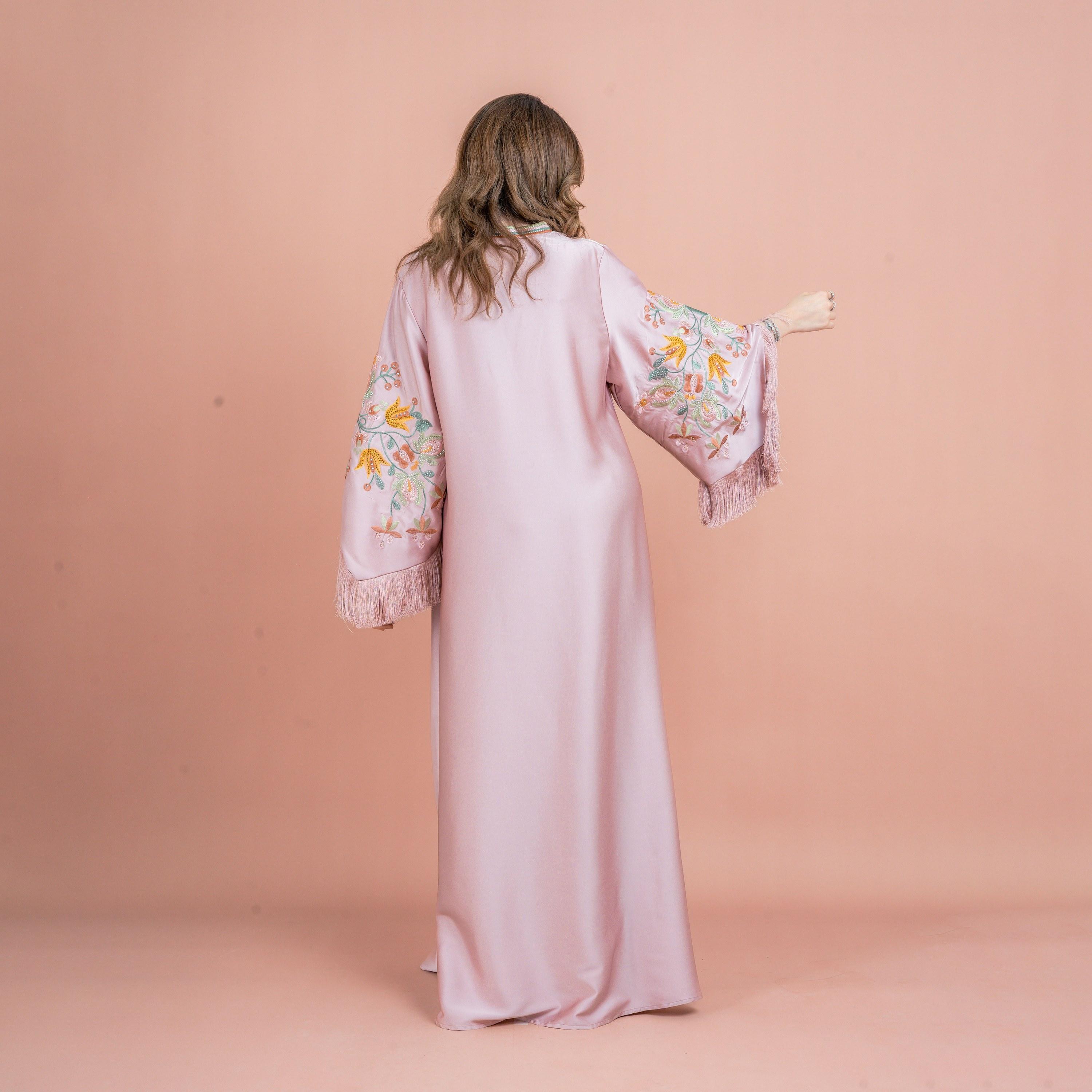 جلابية سهرة نسائية بأكمام واسعة ومزينة بالكريستال ومطرزة وذات لمعان ساتان من إككسا-women-arabicclothing-jalabiyas-image-16