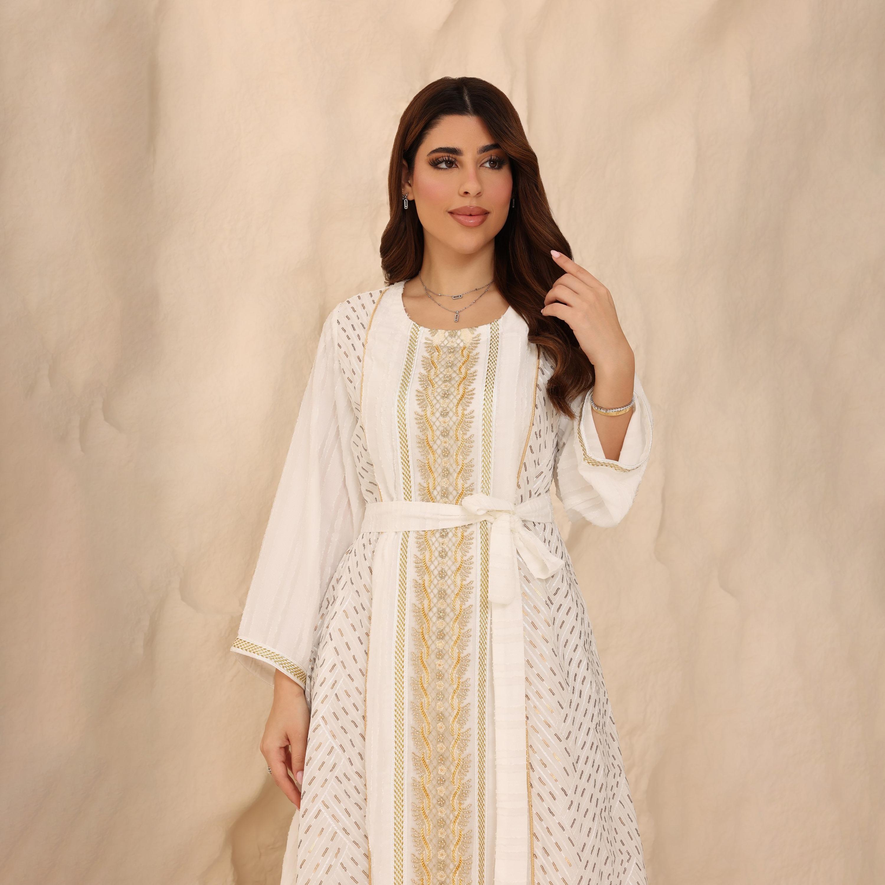 جلابية سهرة نسائية بأكمام واسعة مع تطريز أمامي و"سيكوين" وحزام من إككسا-women-arabicclothing-jalabiyas-image-6
