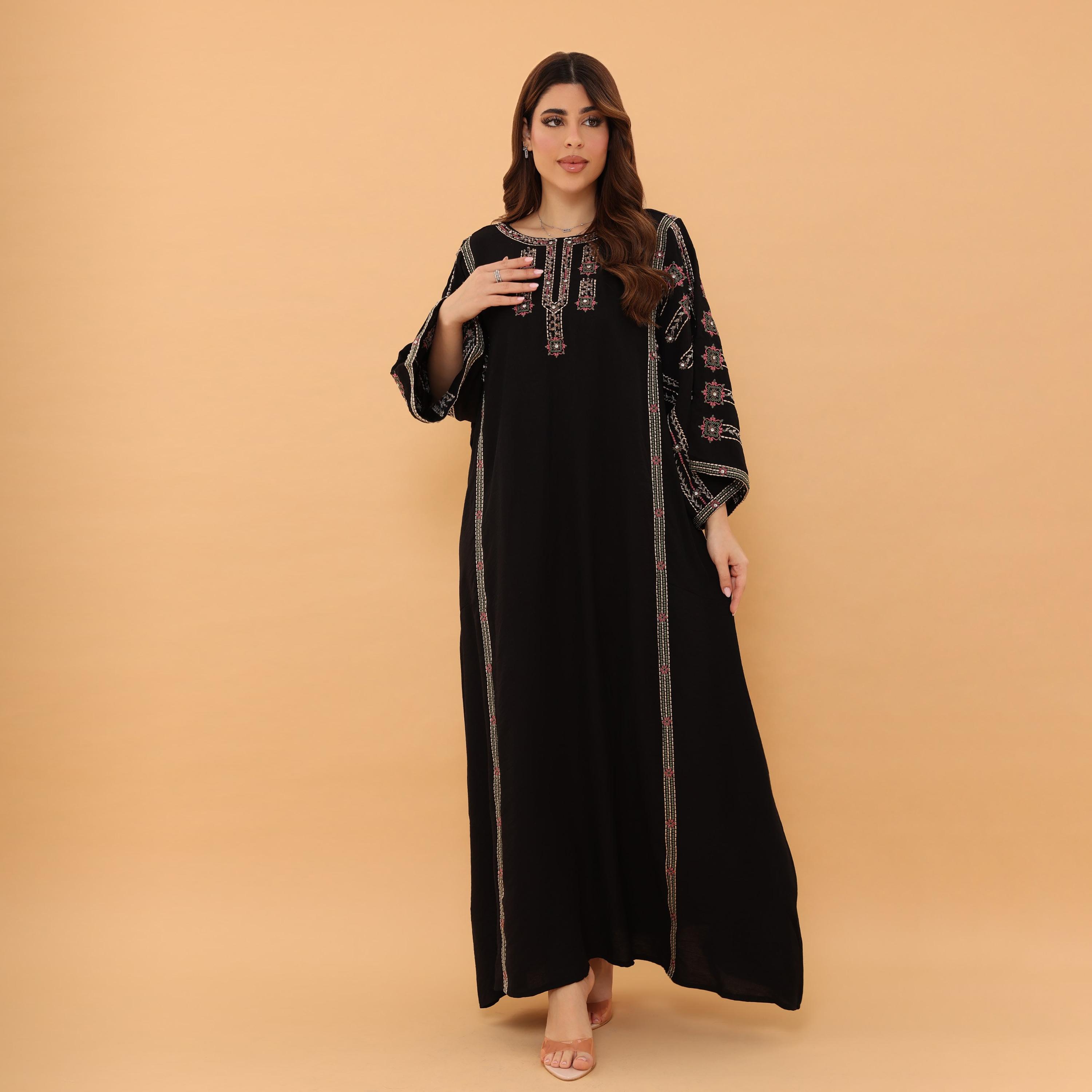 جلابية نسائية بأكمام "فليرد" واسعة مع تطريز و"كريستال" من إككسا-women-arabicclothing-jalabiyas-image-4