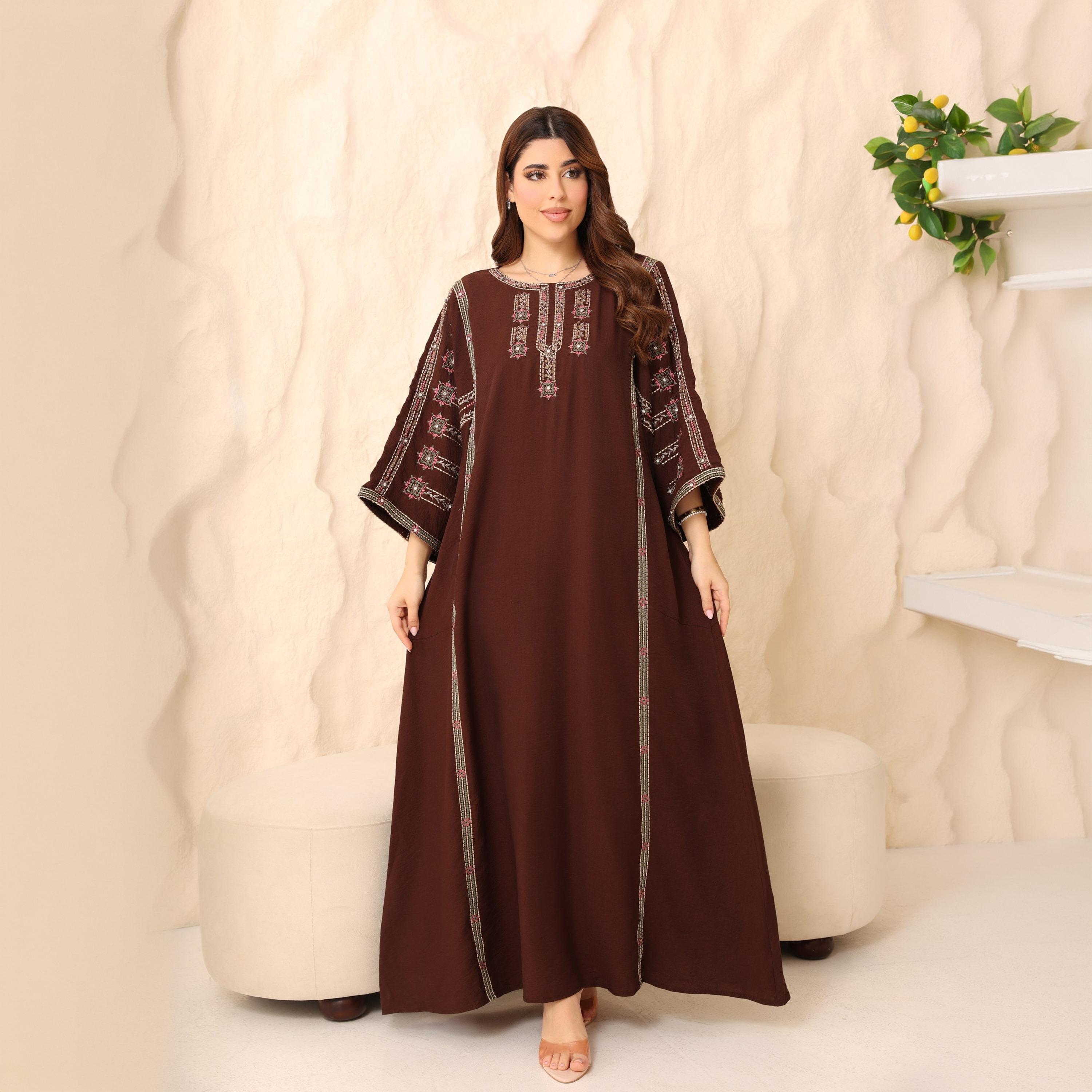 جلابية نسائية بأكمام "فليرد" واسعة مع تطريز و"كريستال" من إككسا-women-arabicclothing-jalabiyas-image-11