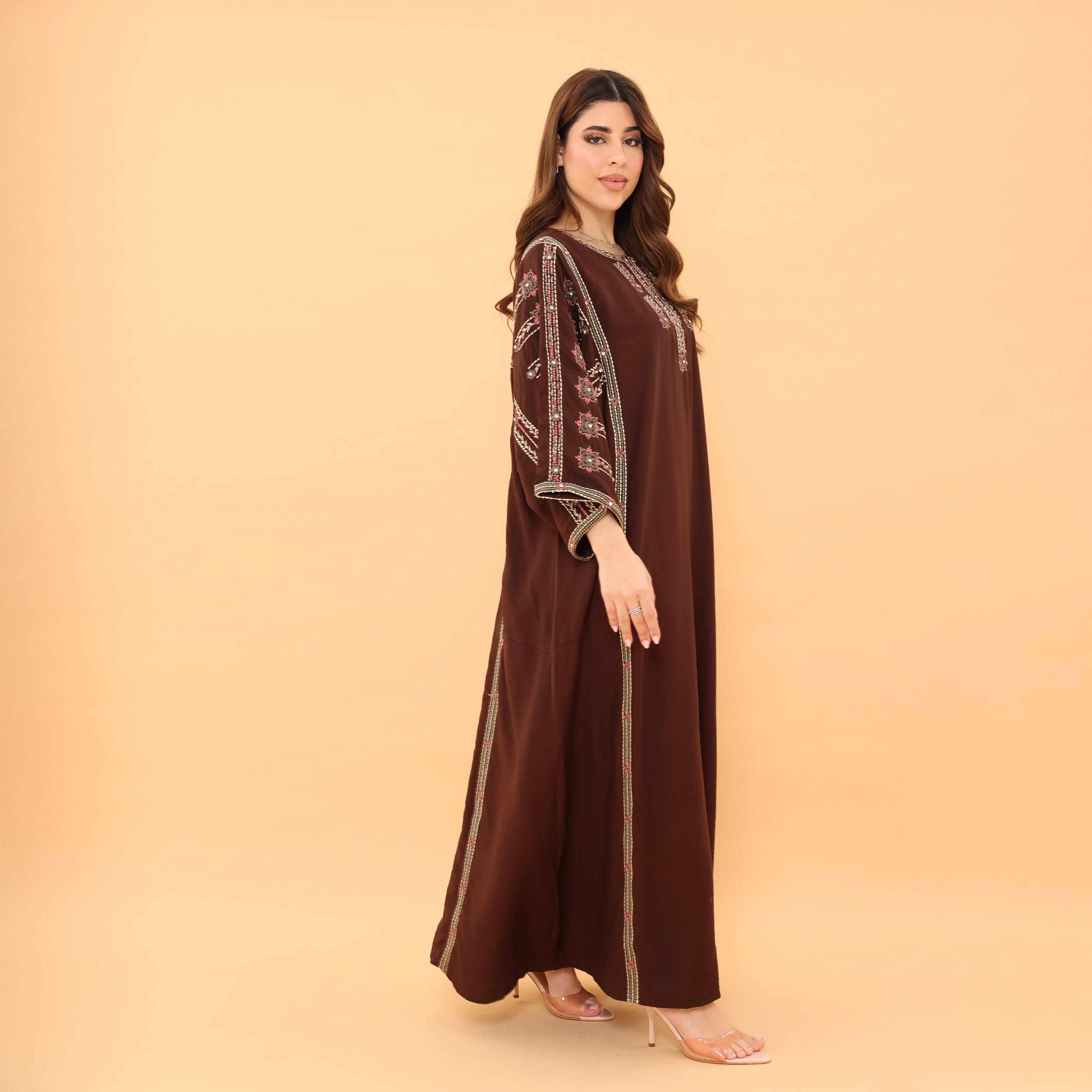 جلابية نسائية بأكمام "فليرد" واسعة مع تطريز و"كريستال" من إككسا-women-arabicclothing-jalabiyas-image-13
