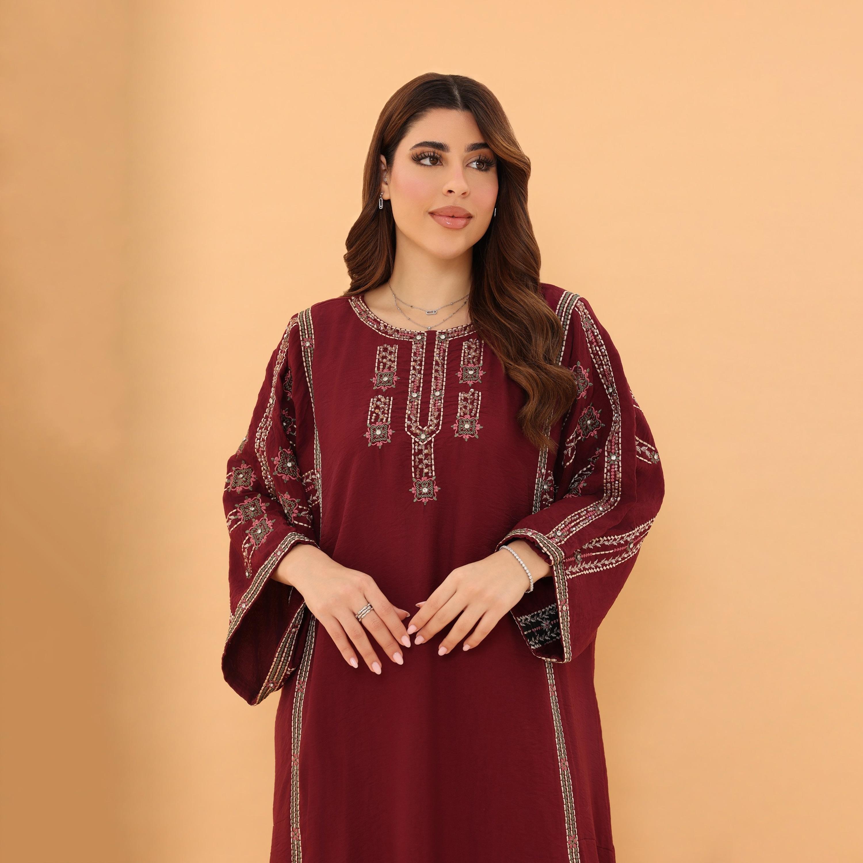 جلابية نسائية بأكمام "فليرد" واسعة مع تطريز و"كريستال" من إككسا-women-arabicclothing-jalabiyas-image-7