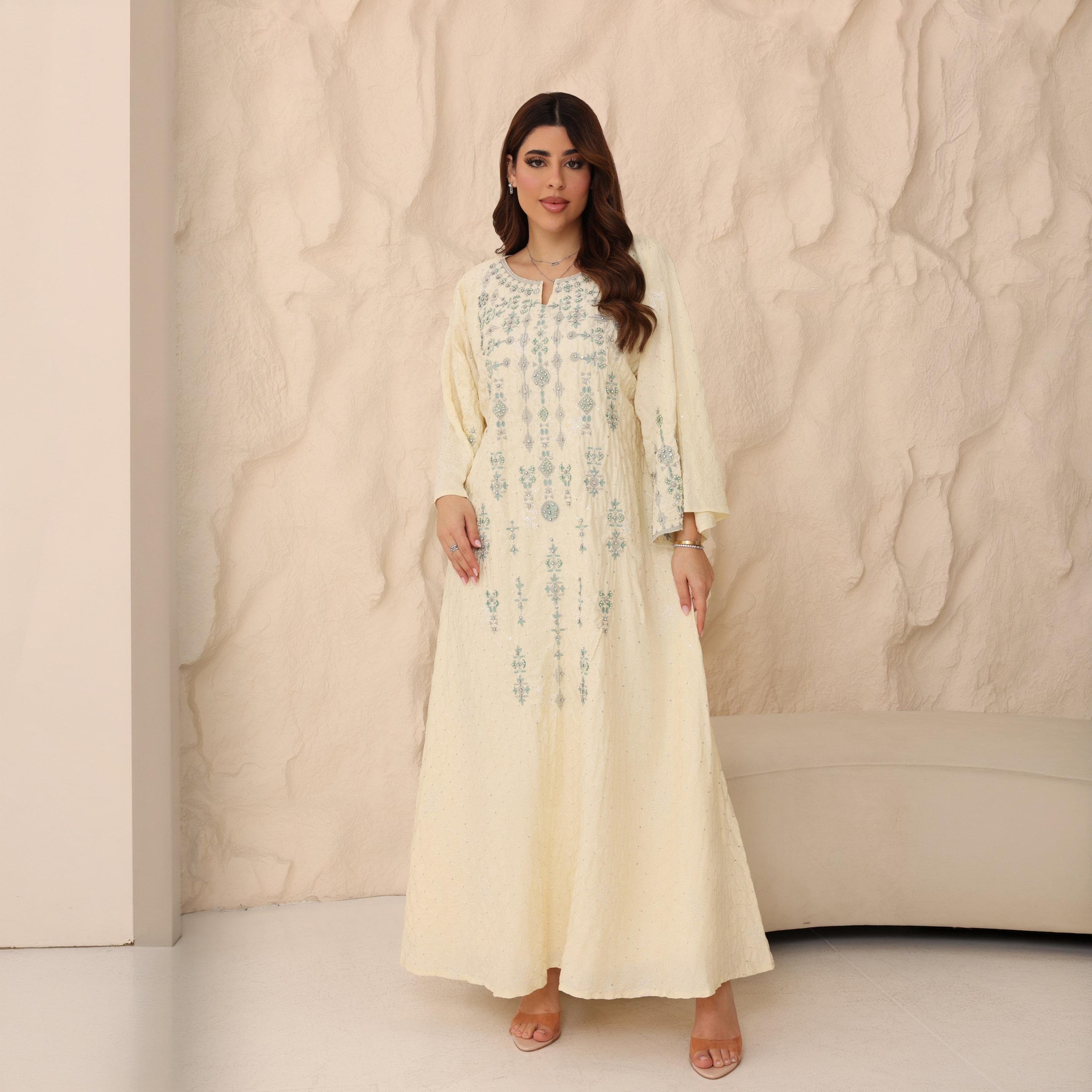 جلابية نسائية بأكمام واسعة مع تطريز وزينة من إككسا-women-arabicclothing-jalabiyas-image-1