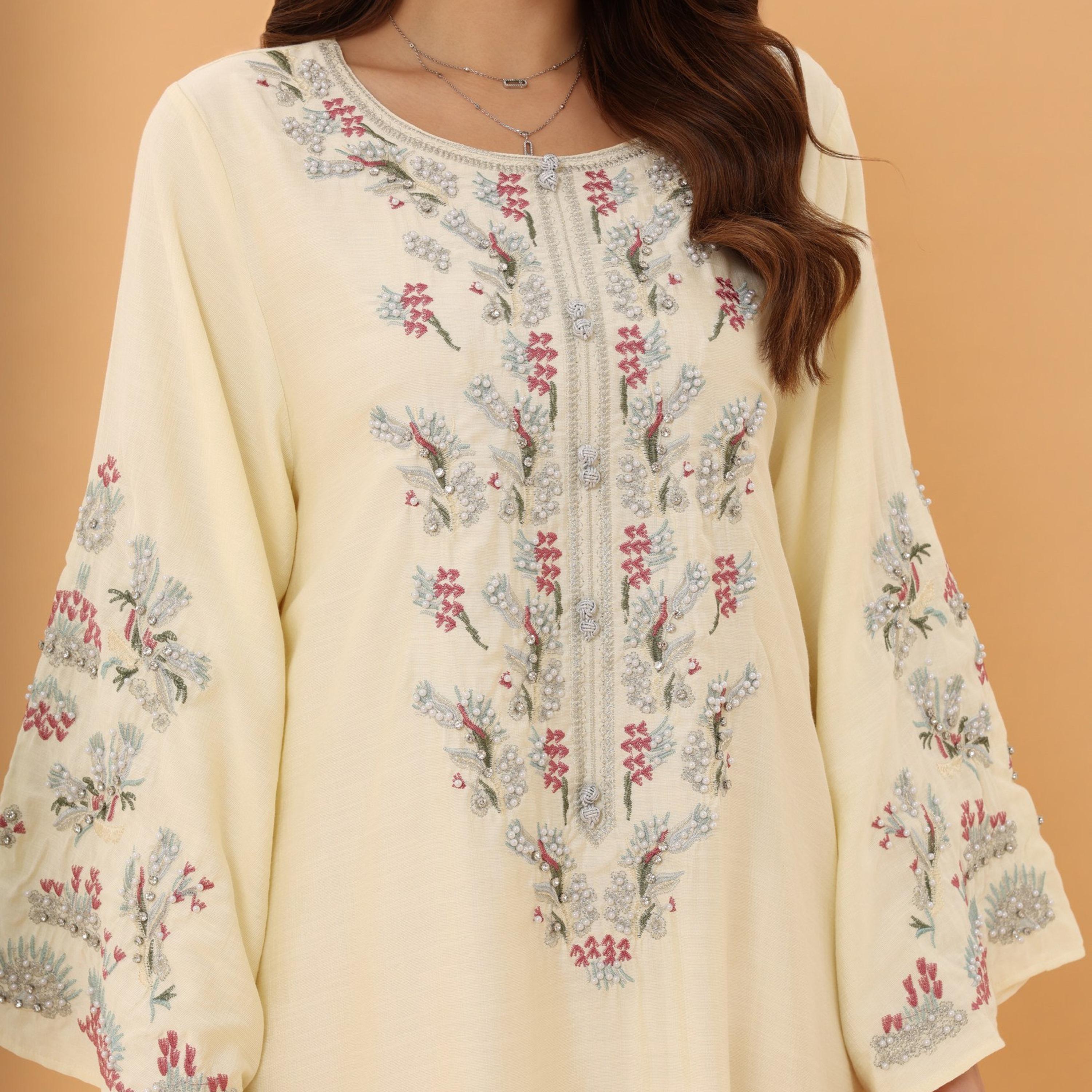 جلابية سهرة نسائية بأكمام "فليرد" واسعة وتطريز لؤلؤ من إككسا-women-arabicclothing-jalabiyas-image-12
