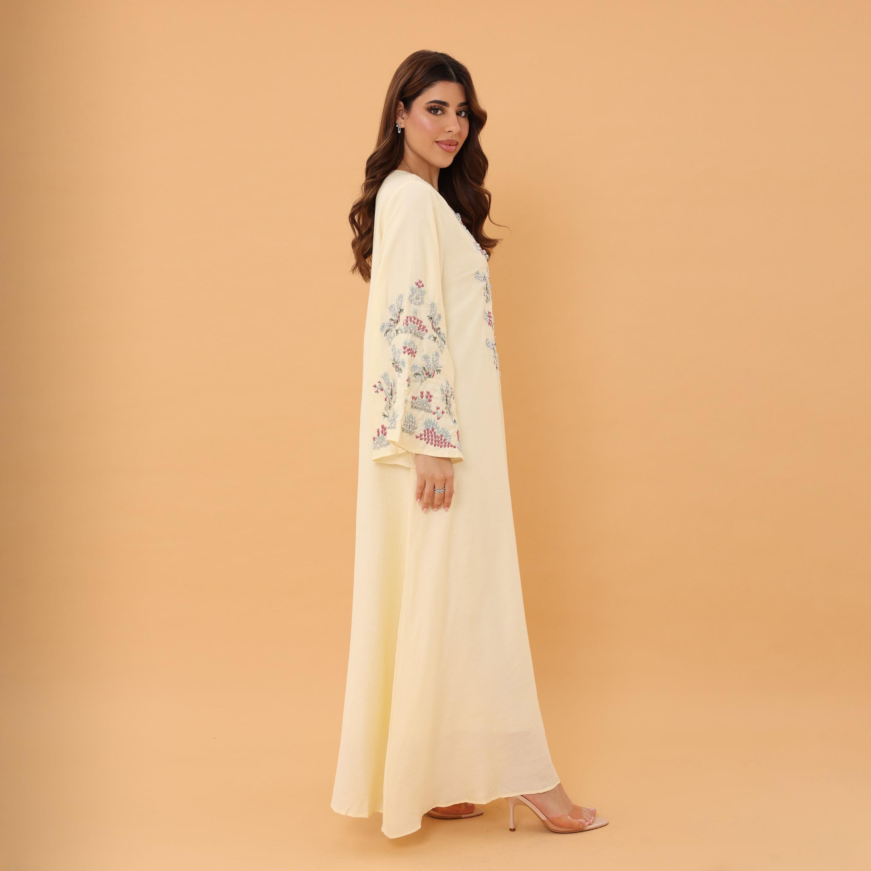 جلابية سهرة نسائية بأكمام "فليرد" واسعة وتطريز لؤلؤ من إككسا-women-arabicclothing-jalabiyas-image-13